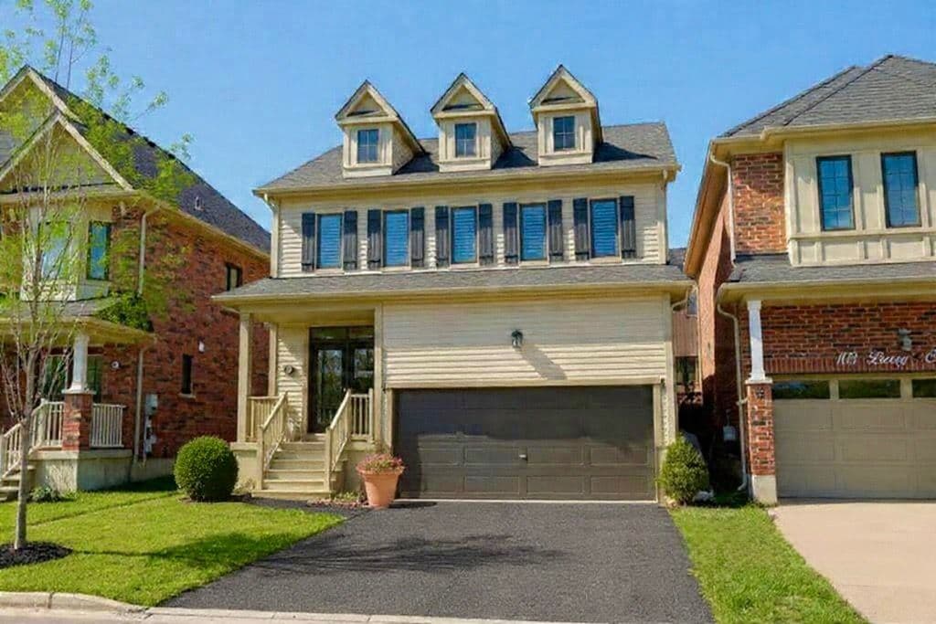 105 Larry Crescent, Haldimand, ON N3W 0B2