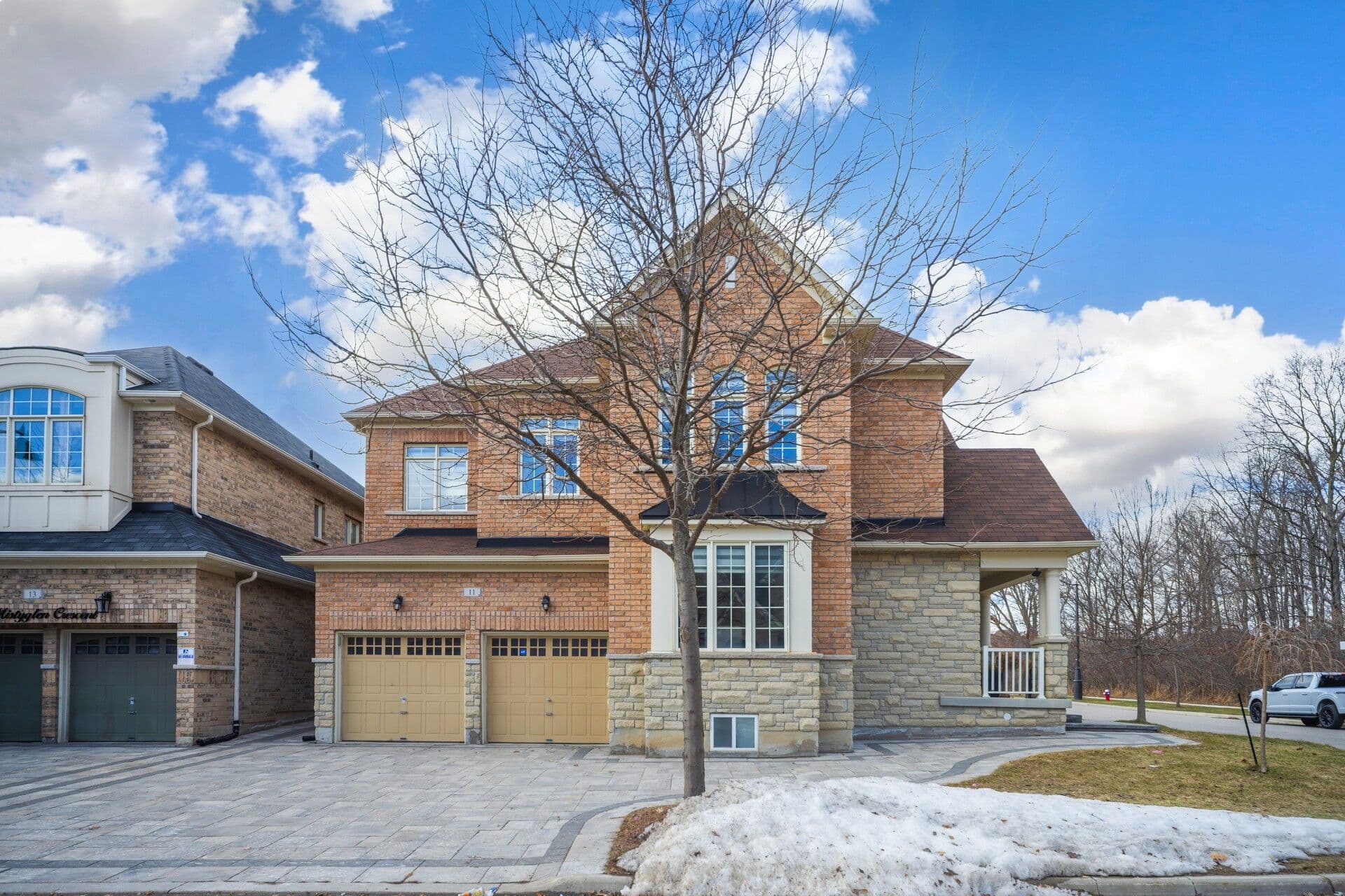 11 Mistyglen Crescent, Brampton, ON L6Y 0X2