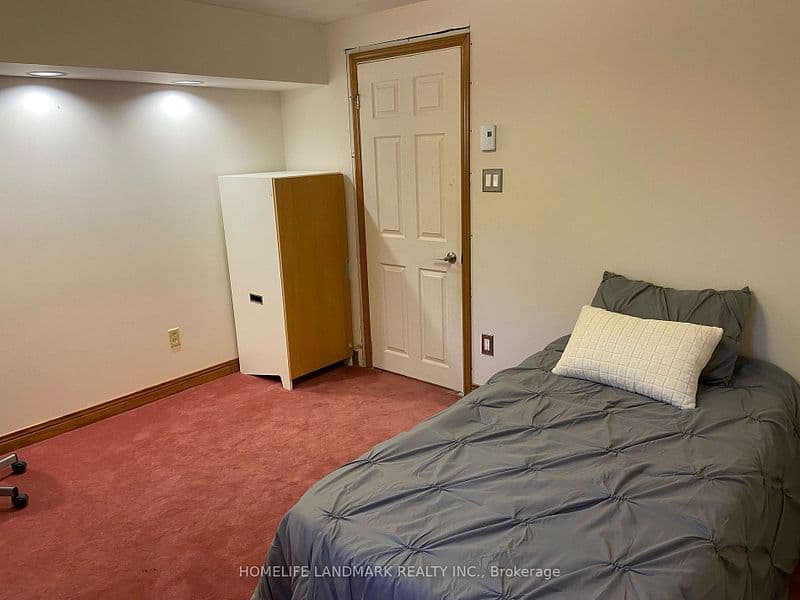 583 Edinburgh Road, Guelph, ON M1G 4G9