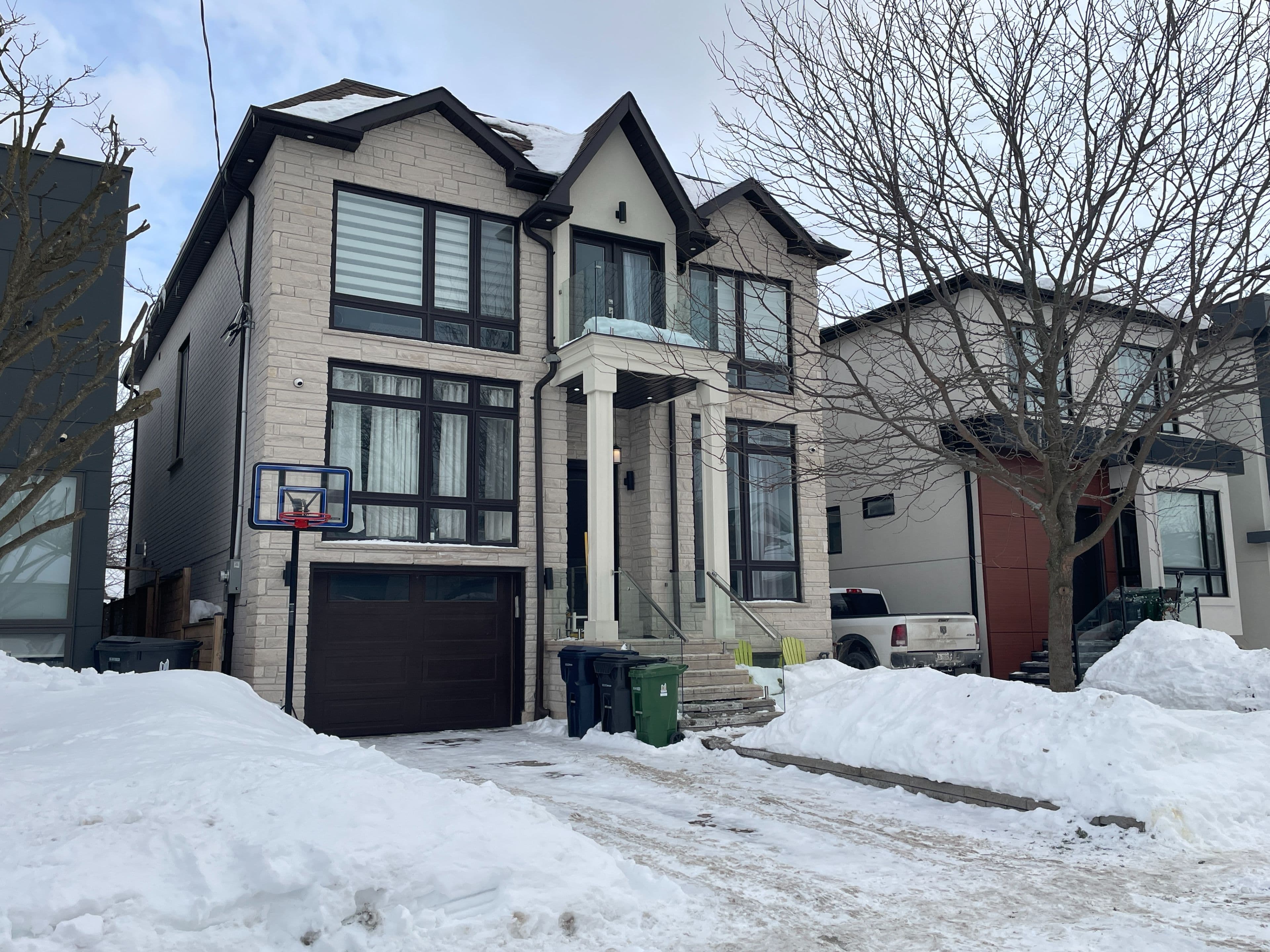 89 Cadorna Avenue, Toronto E03, ON M4J 3W9