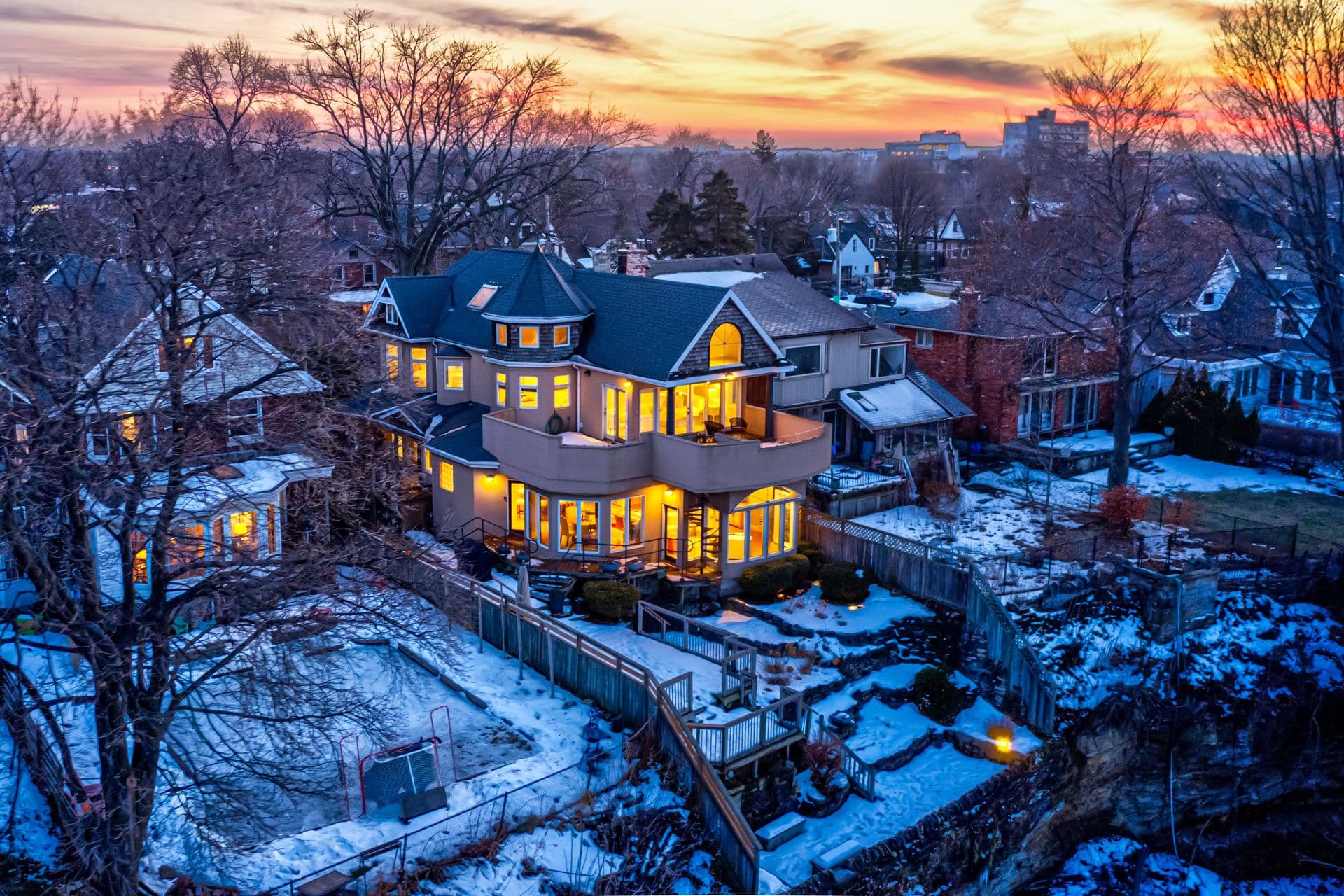 91 Mountain Park Avenue, Hamilton, ON L9A 1A1