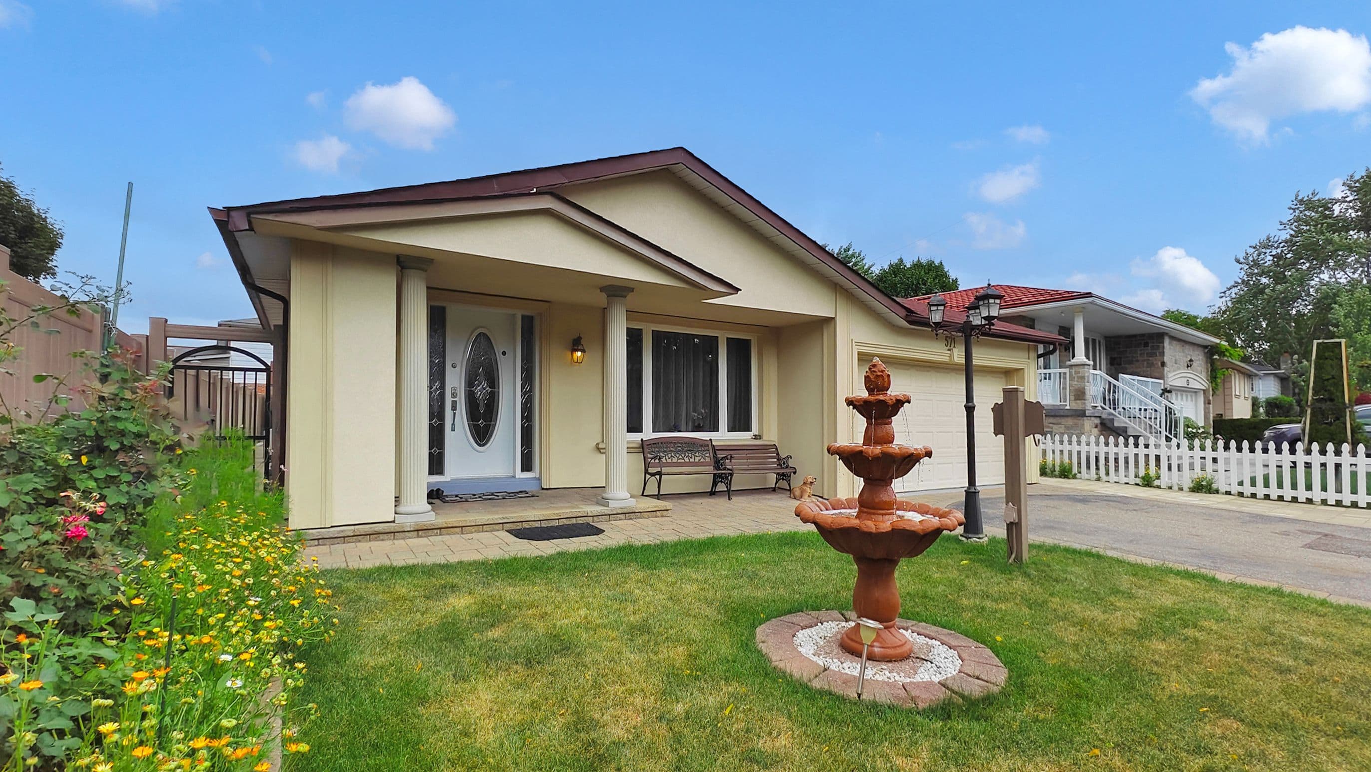 571 Silver Creek Boulevard, Mississauga, ON L5A 2B6