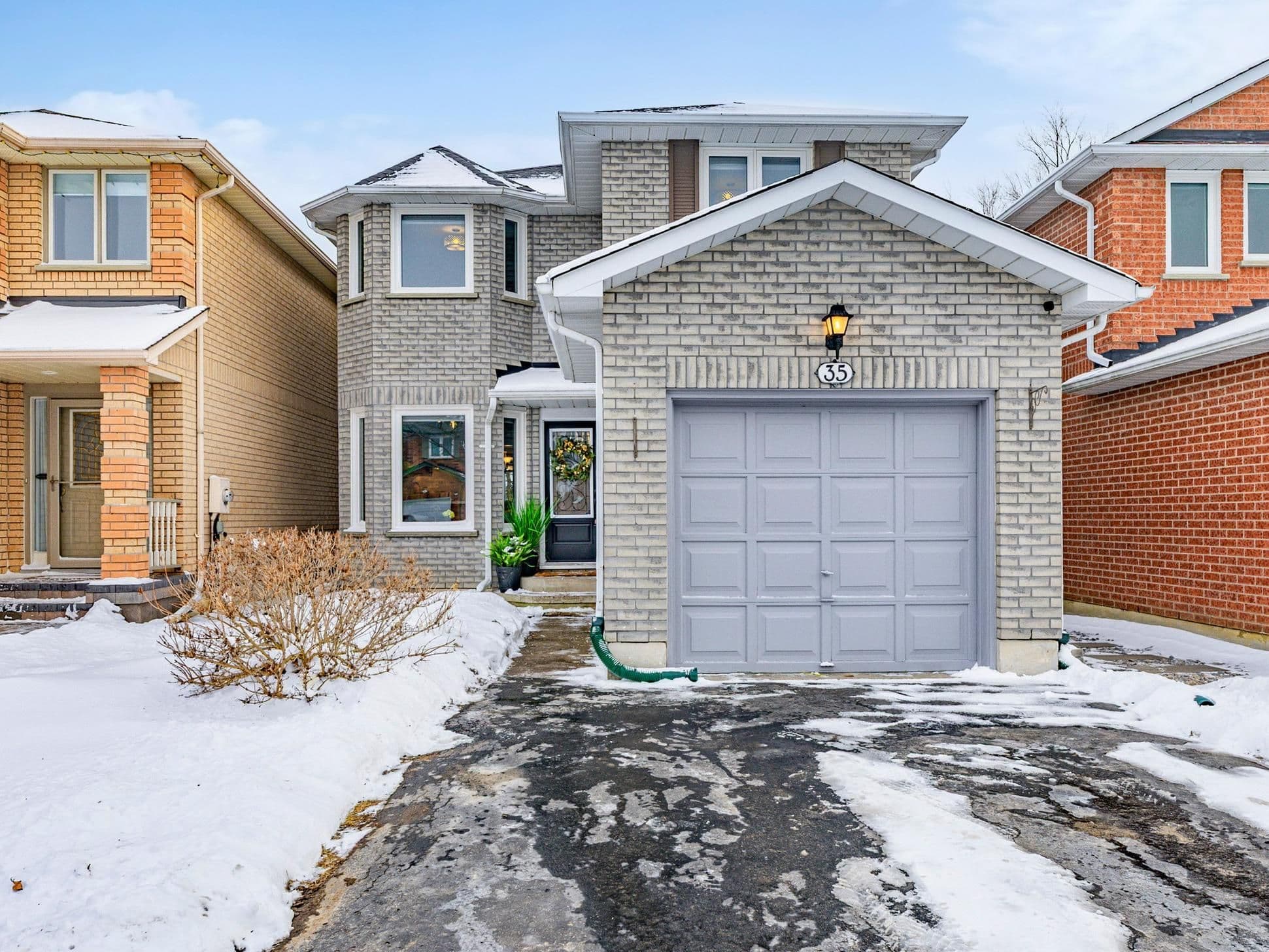 35 Stagemaster Crescent, Clarington, ON L1E 2Y7