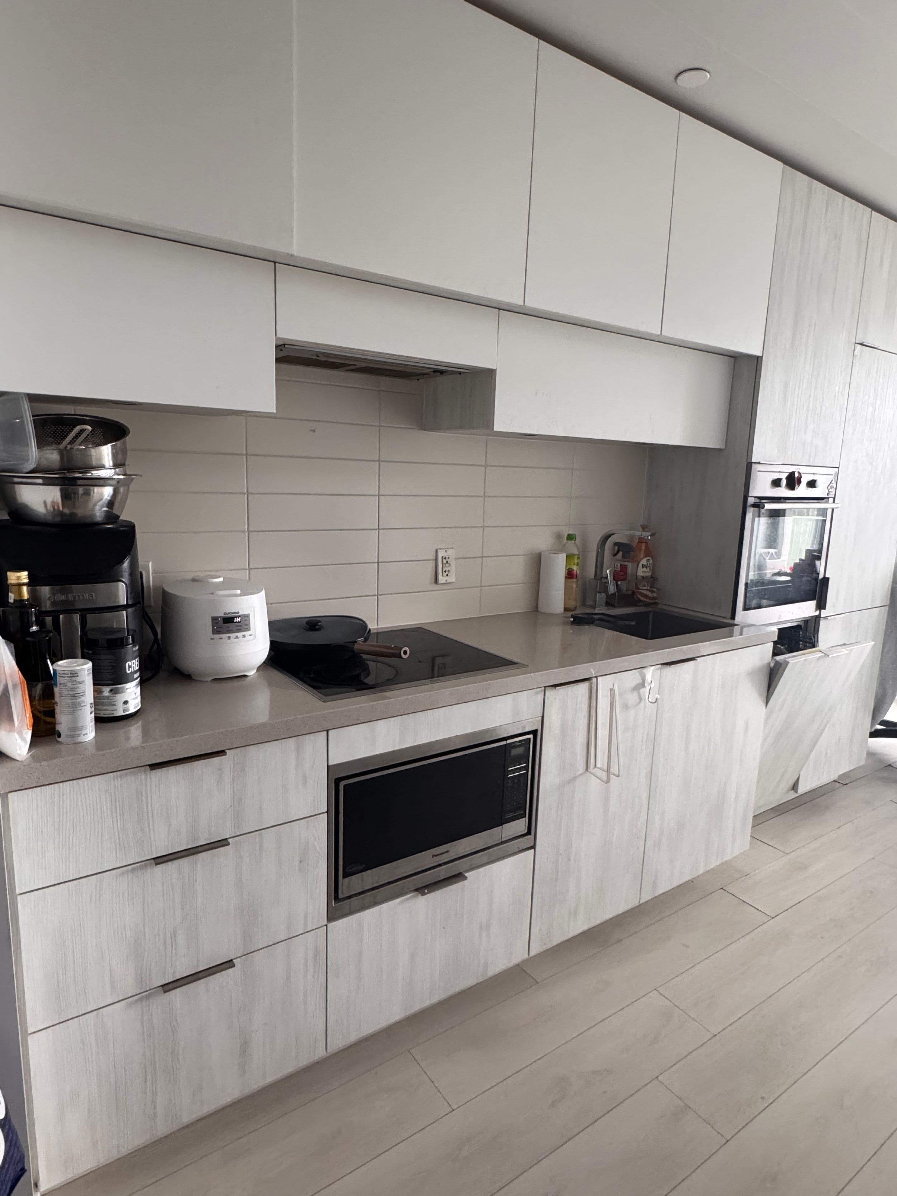 8 Eglinton Avenue E 1101, Toronto C10, ON M4P 0C1