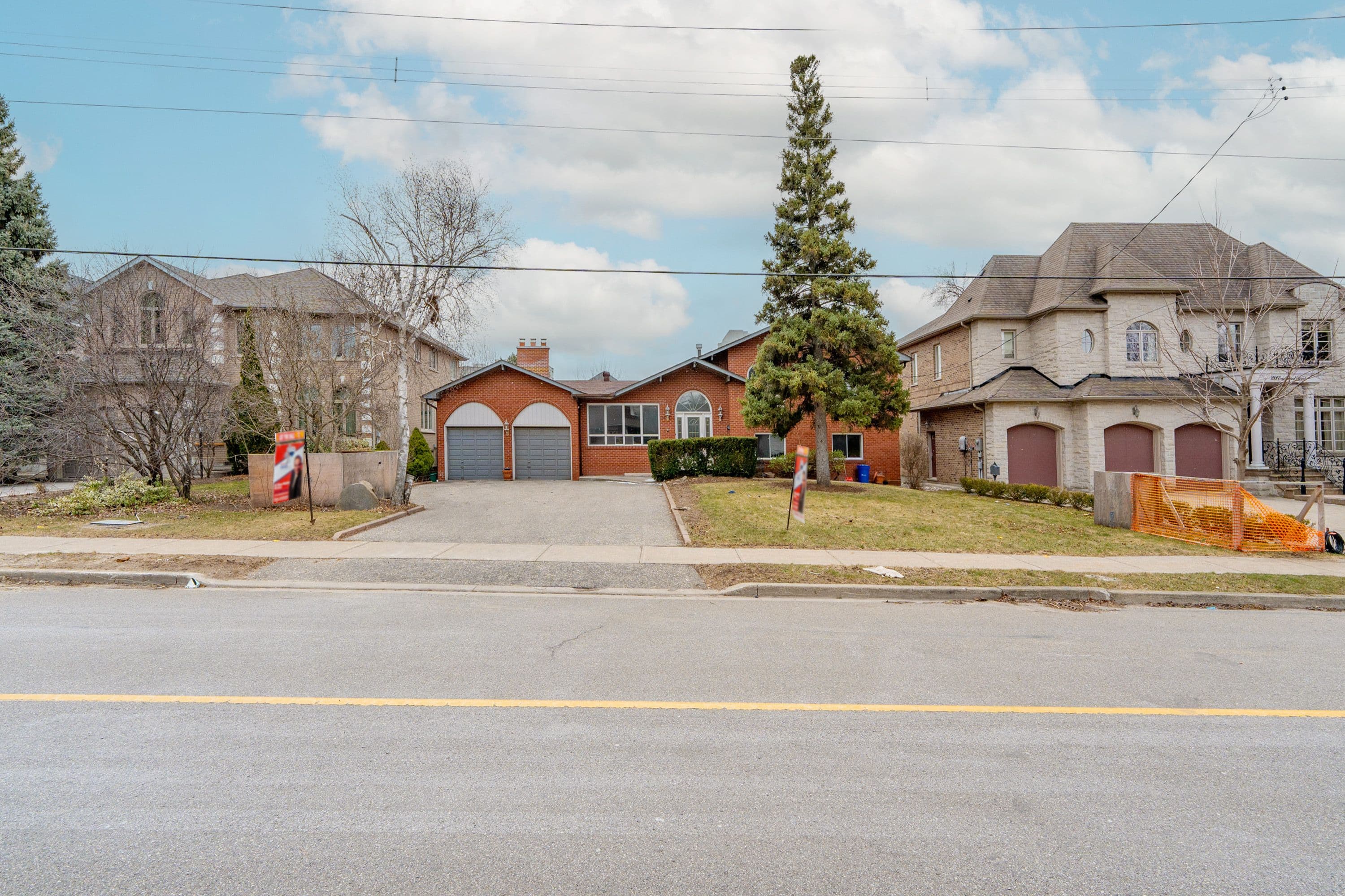 209 Crestwood Road, Vaughan, ON L4J 1A8
