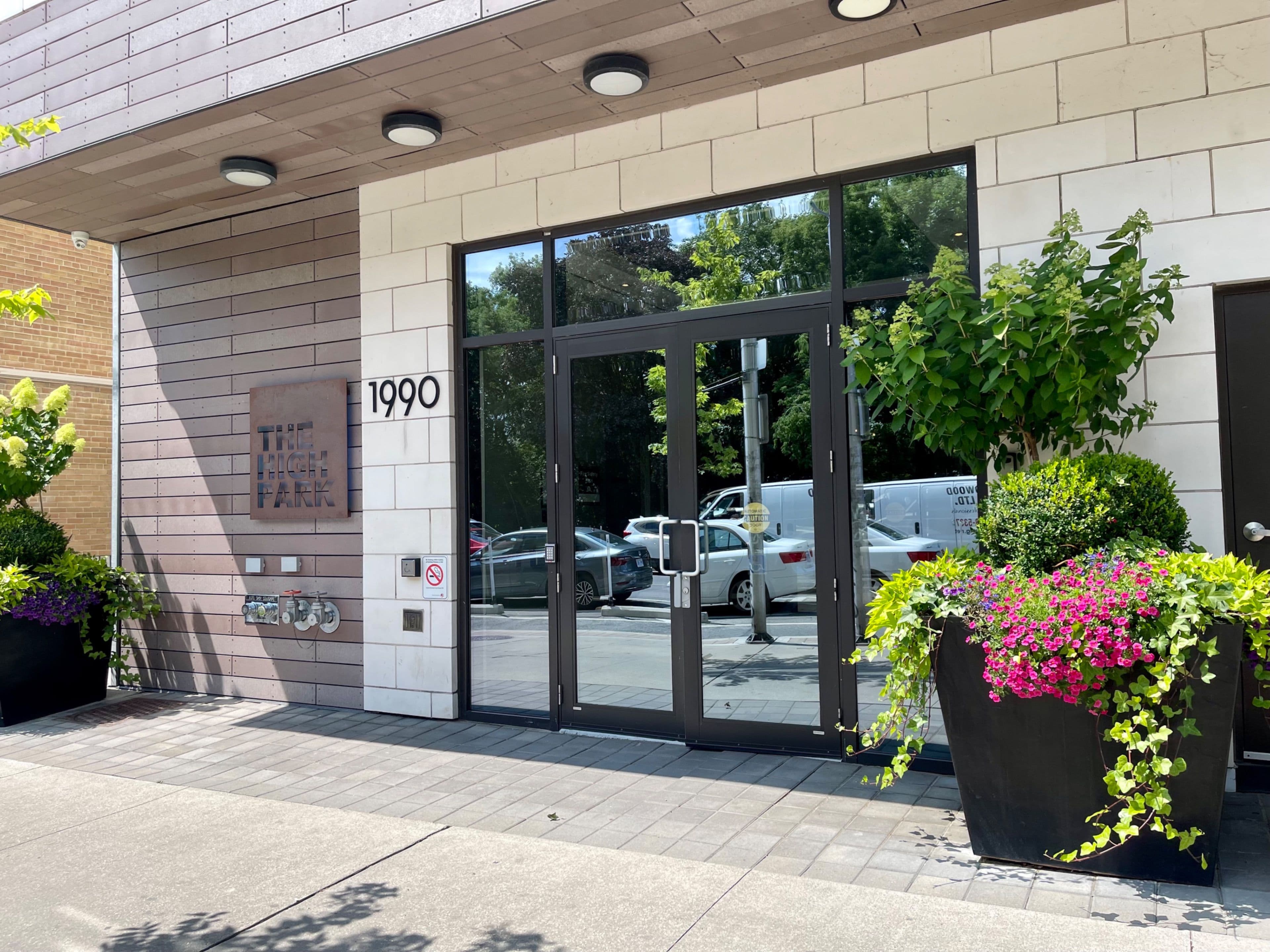 1990 Bloor Street W 702, Toronto W02, ON M6P 0B6