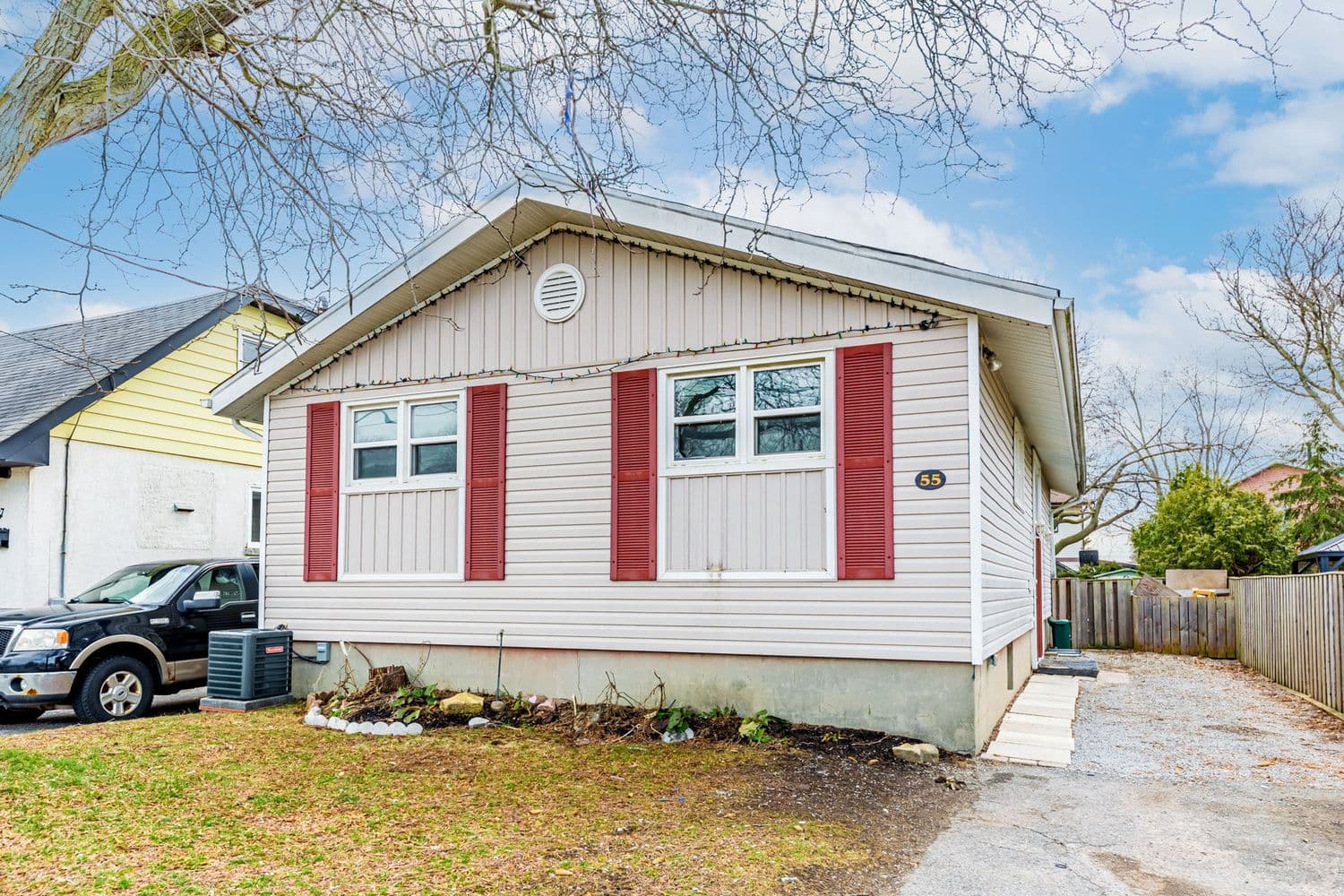 55 Glovers Road E, Oshawa, ON L1G 3Y1