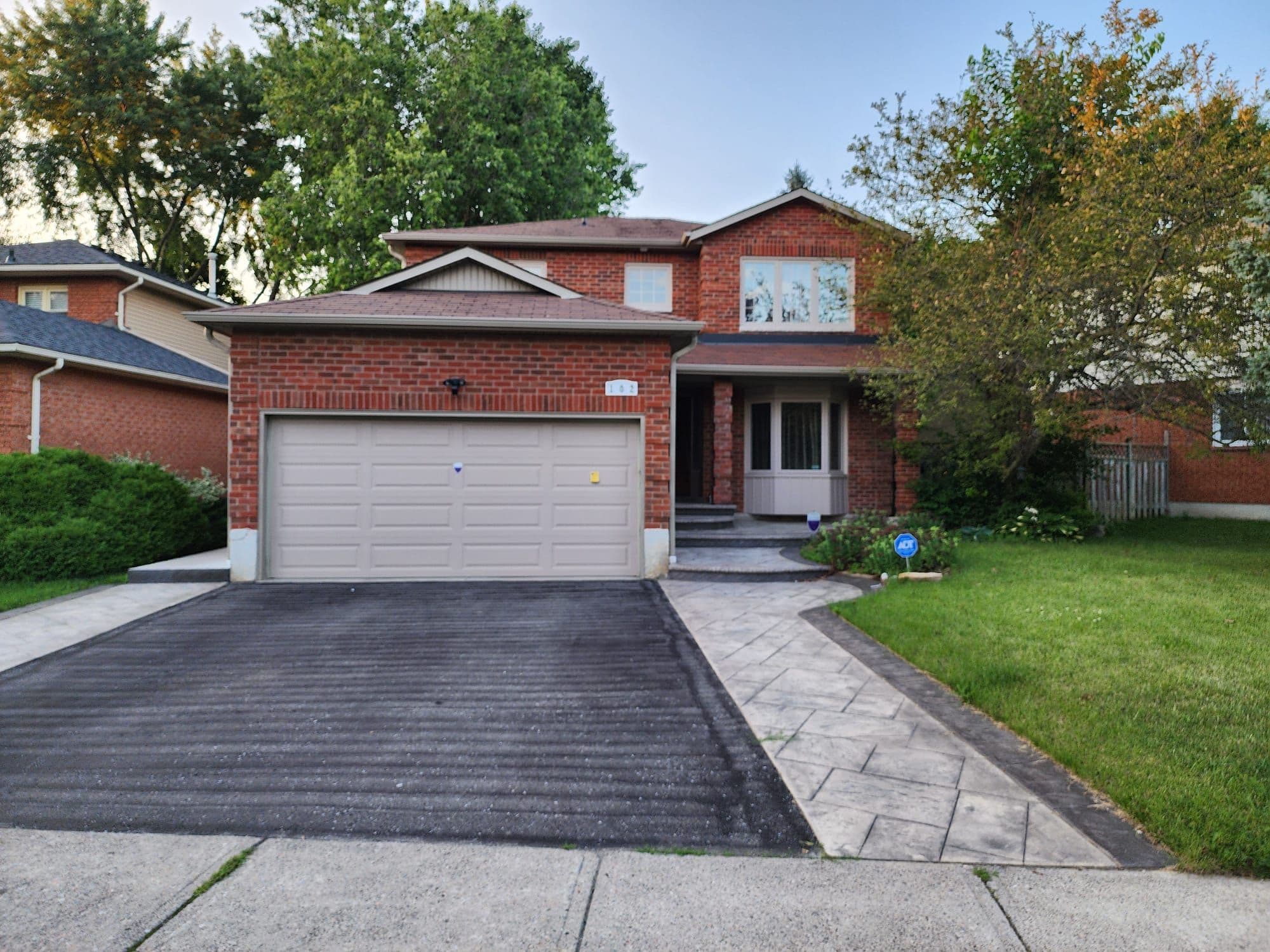 102 William Stephenson Drive, Whitby, ON L1N 8T1
