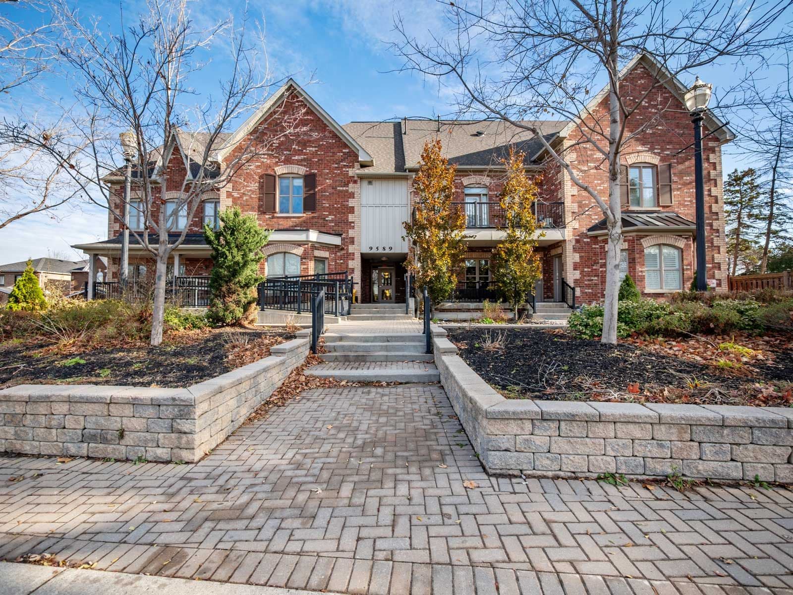 9589 Keele Street 206, Vaughan, ON L6A 5M1