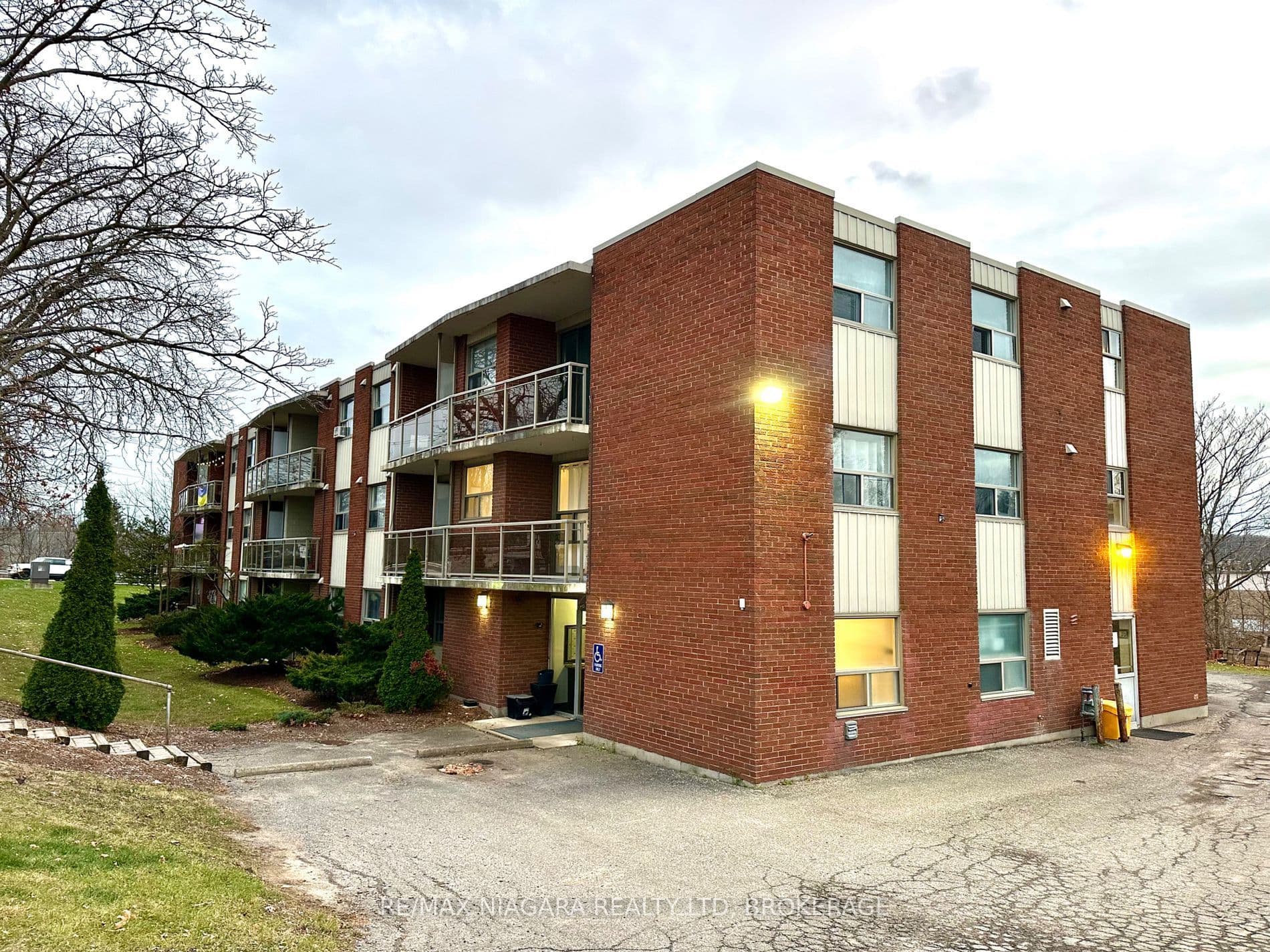 7 Riverview Boulevard Unit 104, St. Catharines, ON L2T 3L5