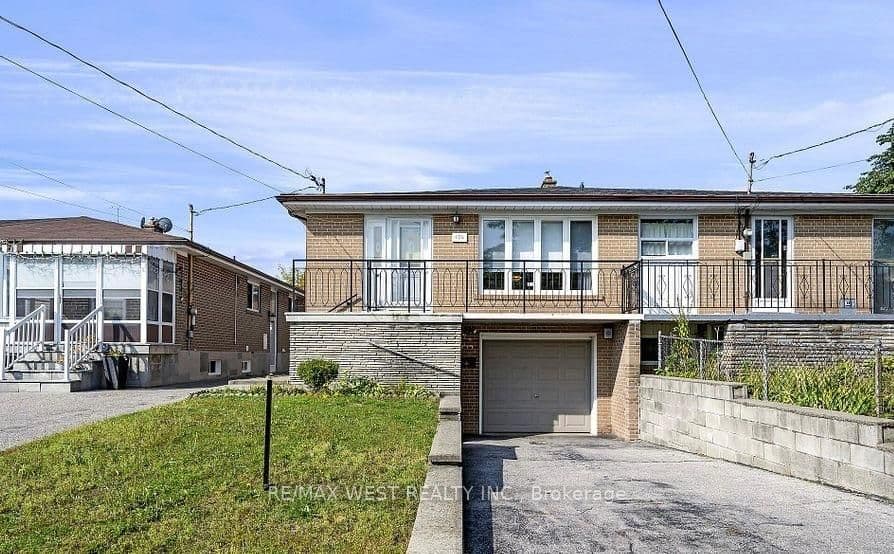 136 Duncanwoods Drive, Toronto W05, ON M9L 2E1