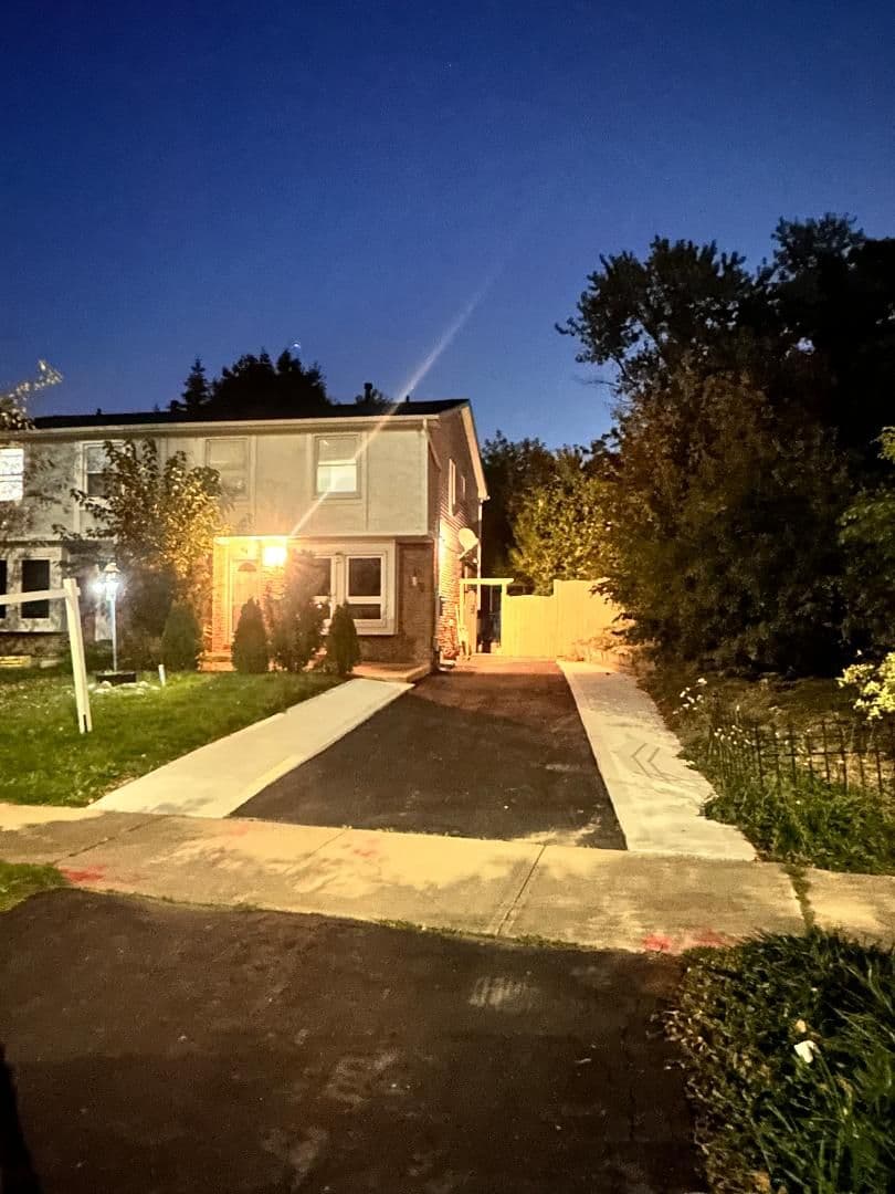 98 Centre Street N, Brampton, ON L6V 2Z3