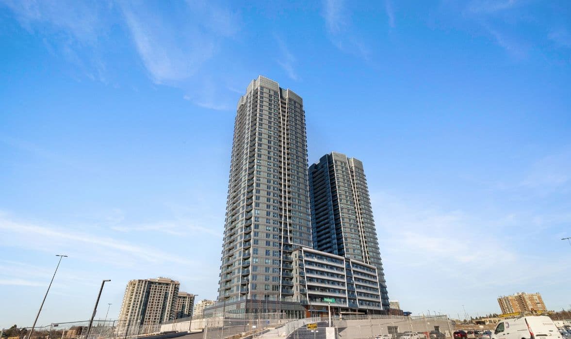 30 Upper Mall Way 403, Vaughan, ON L4J 0L7