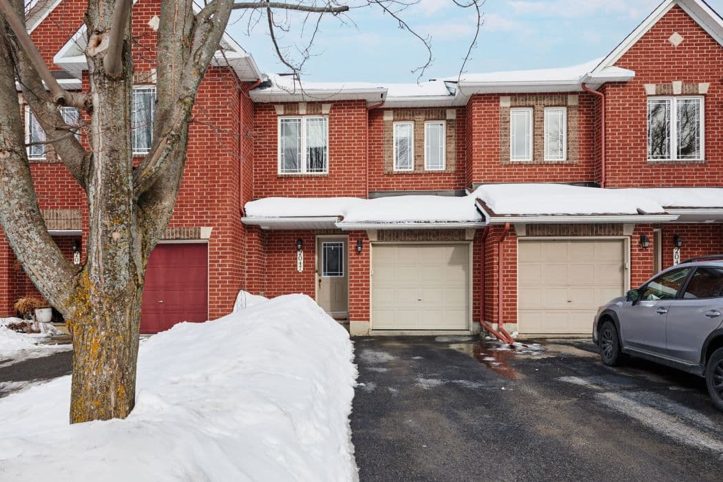 2047 Dunollie Crescent, Kanata, ON K2W 1H5