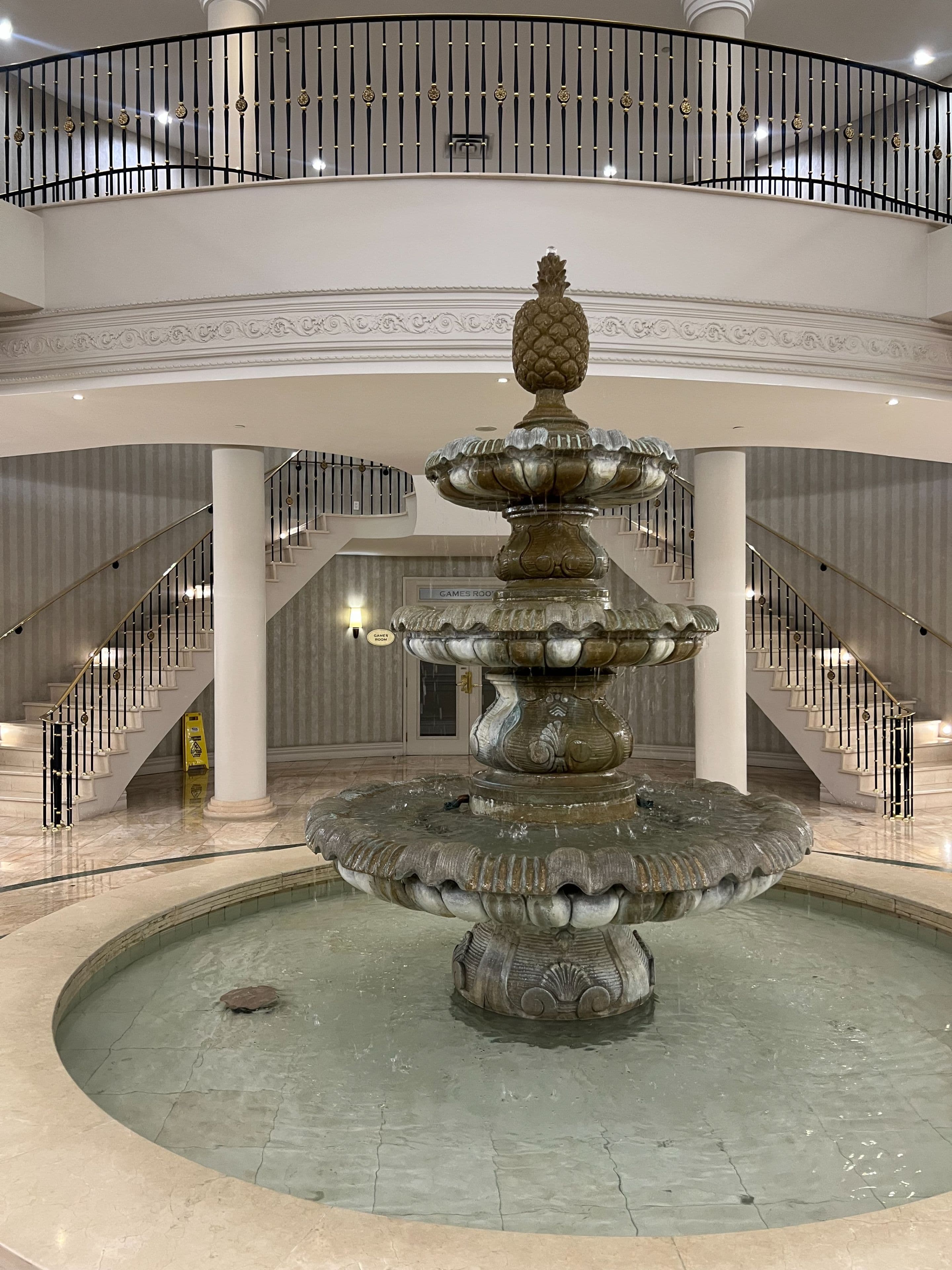 25 Kingsbridge Garden Circle 919, Mississauga, ON L5R 4B1