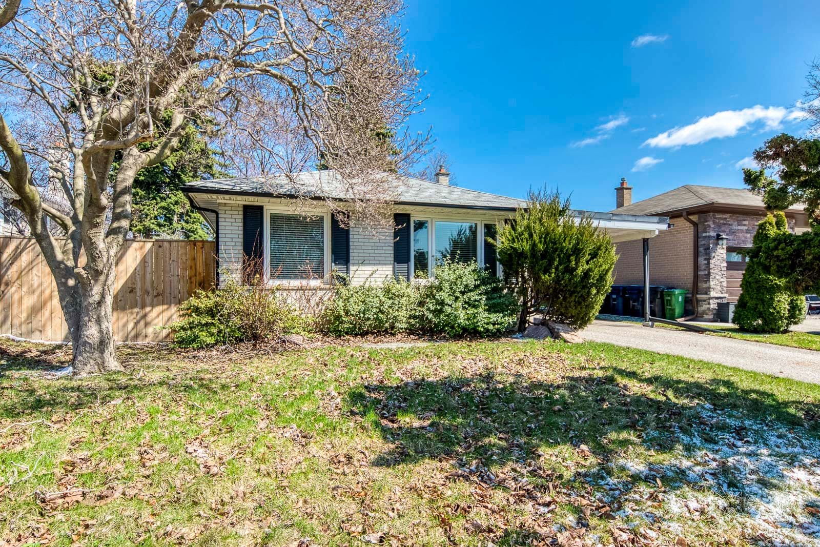 19 Vanderbrent Crescent, Toronto W09, ON M9R 3W9