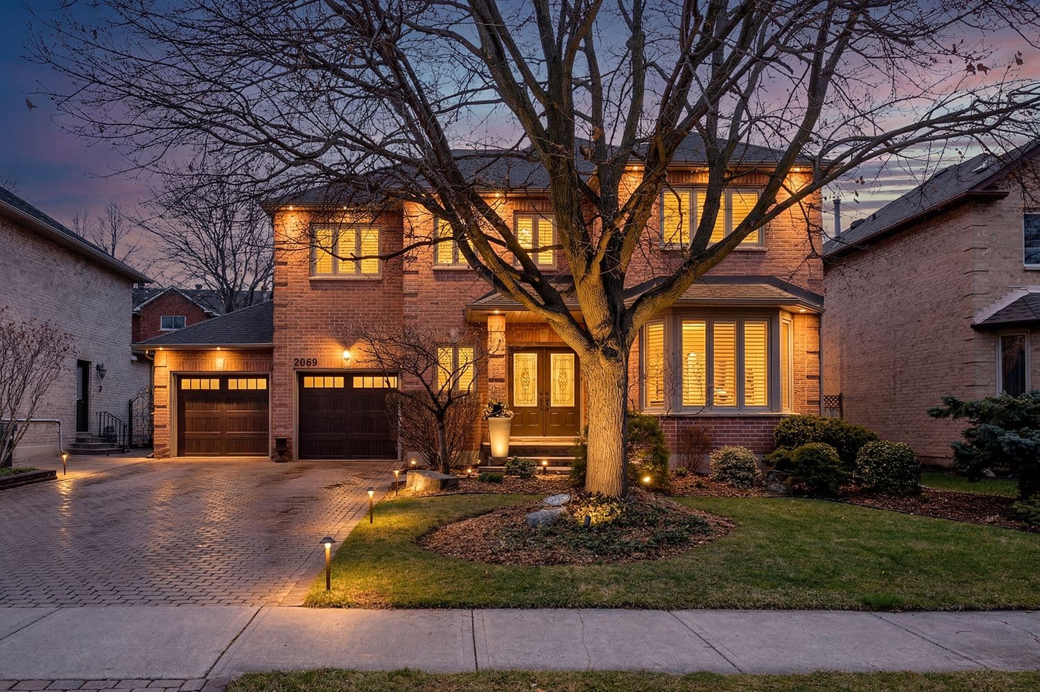 2069 Nipigon Drive, Oakville, ON L6H 4G3