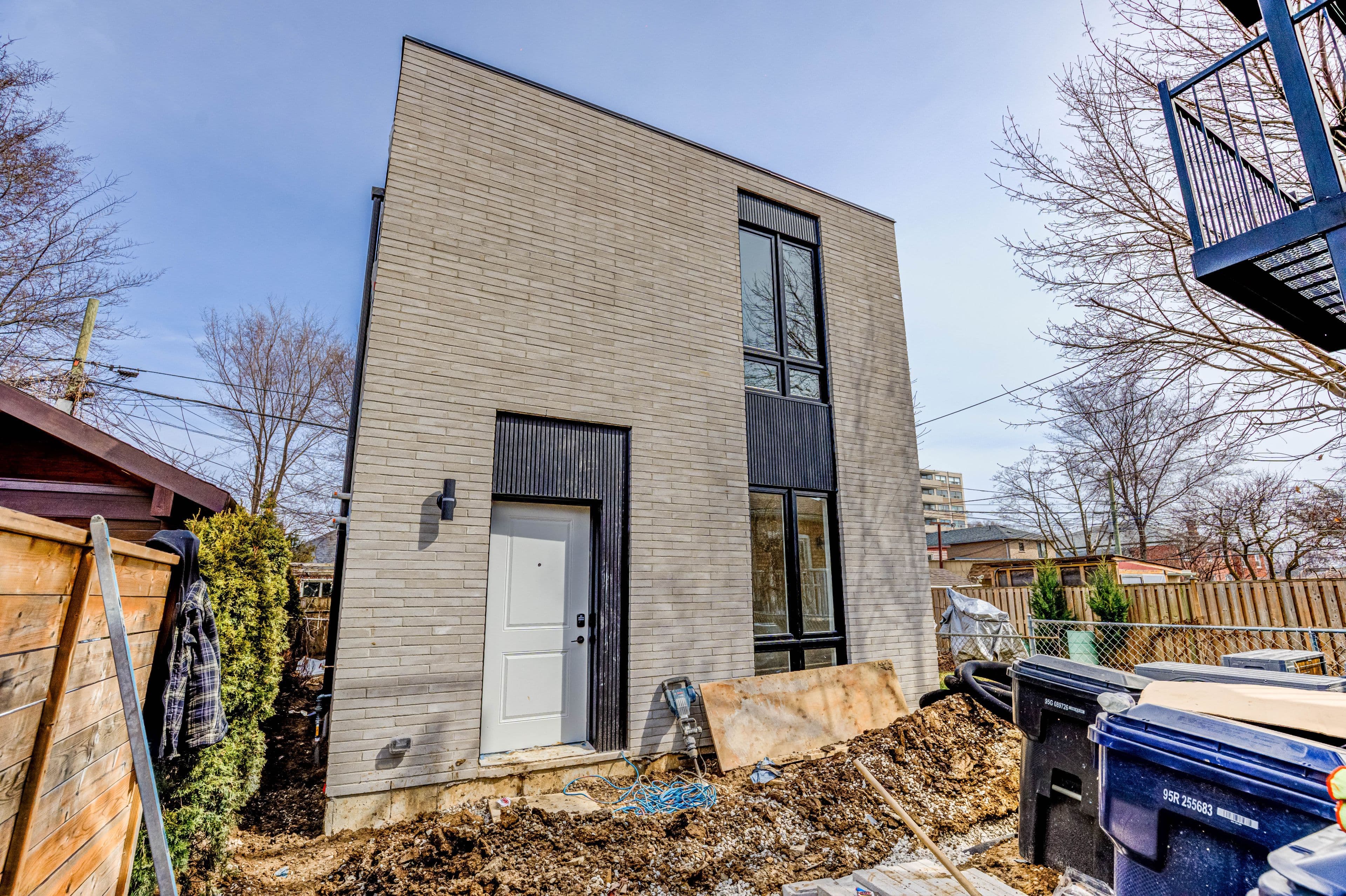 33 Kirknewton Road Garden Suite, Toronto W03, ON M6E 3X9