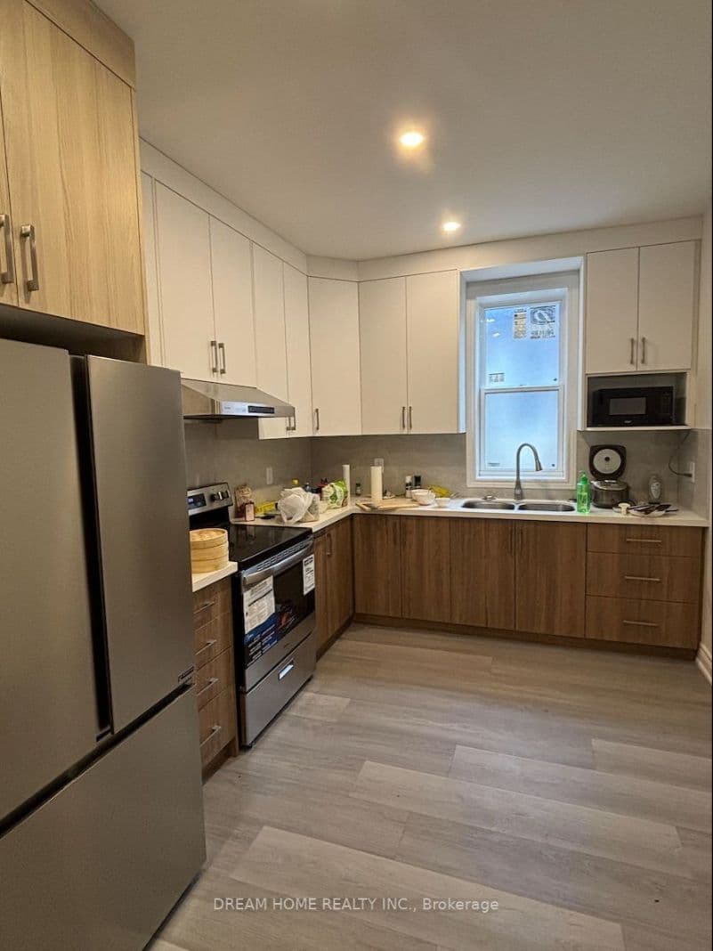 643 Bathurst Street 202, Toronto C01, ON M5S 2R2