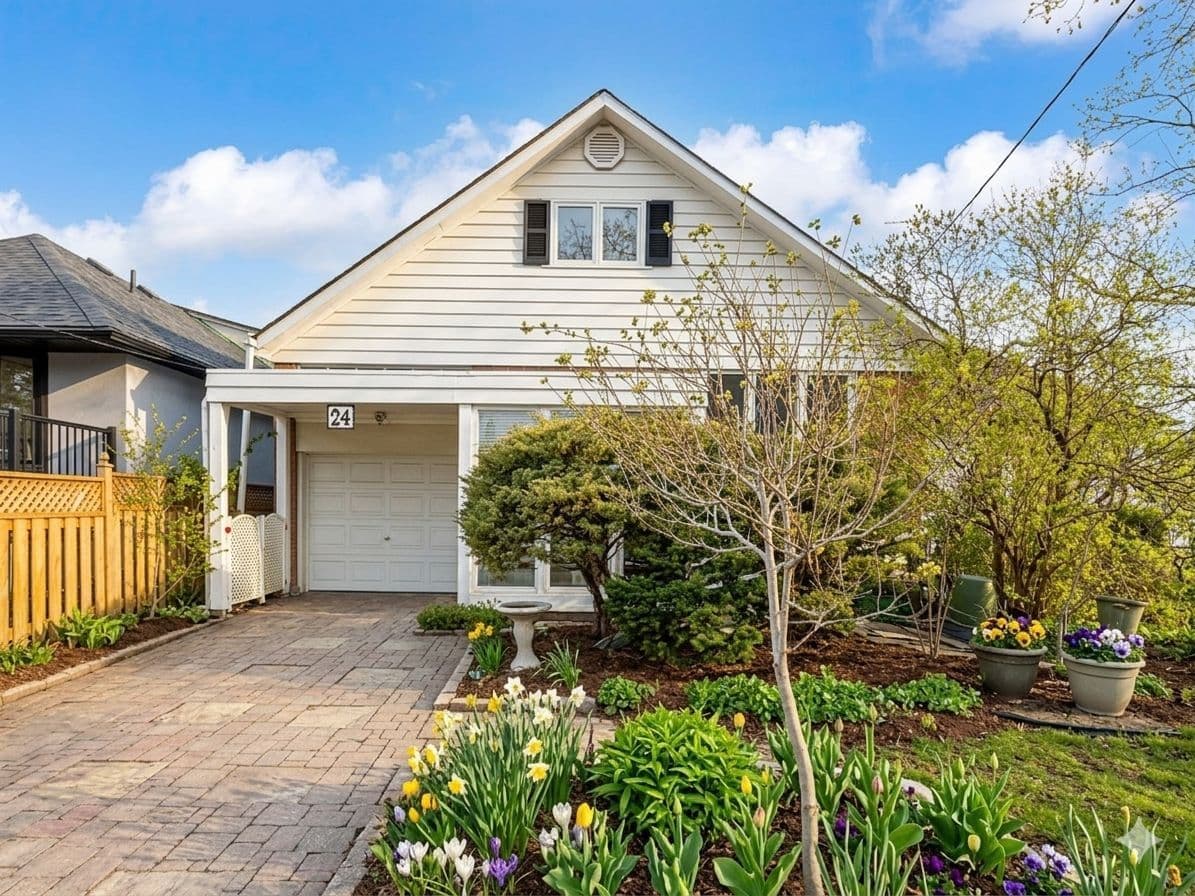 24 Hollaman Road, Toronto C04, ON M6B 3C1