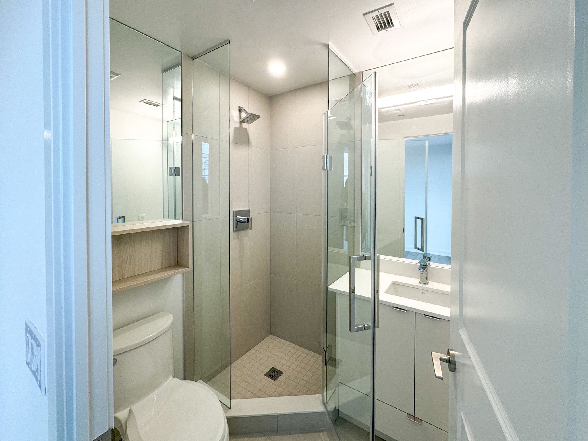 100 Dalhousie Street 3301, Toronto C08, ON M5B 0C7