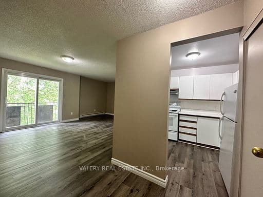 3 Lowndes Avenue 6, Georgina, ON L4P 3T1