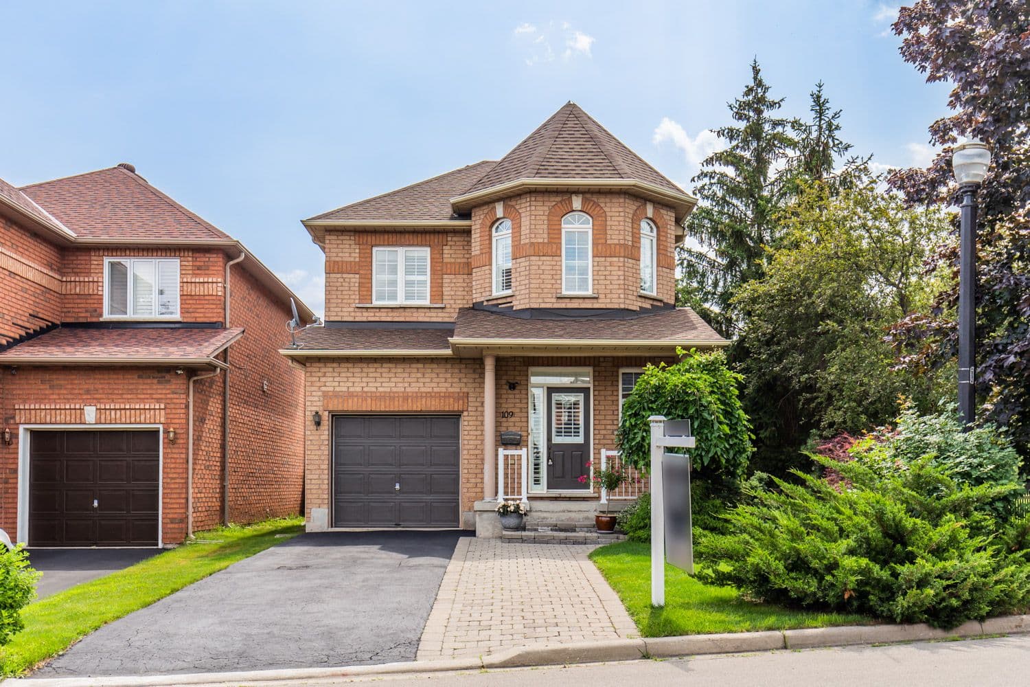 109 Peachwood Crescent, Hamilton, ON L8E 5Z7