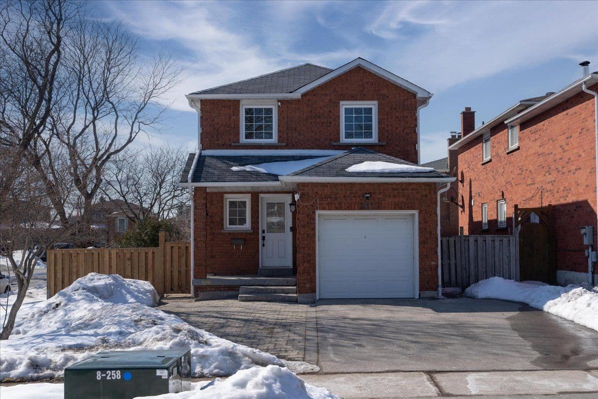 102 Wade Gate, Vaughan, ON L4J 5X4