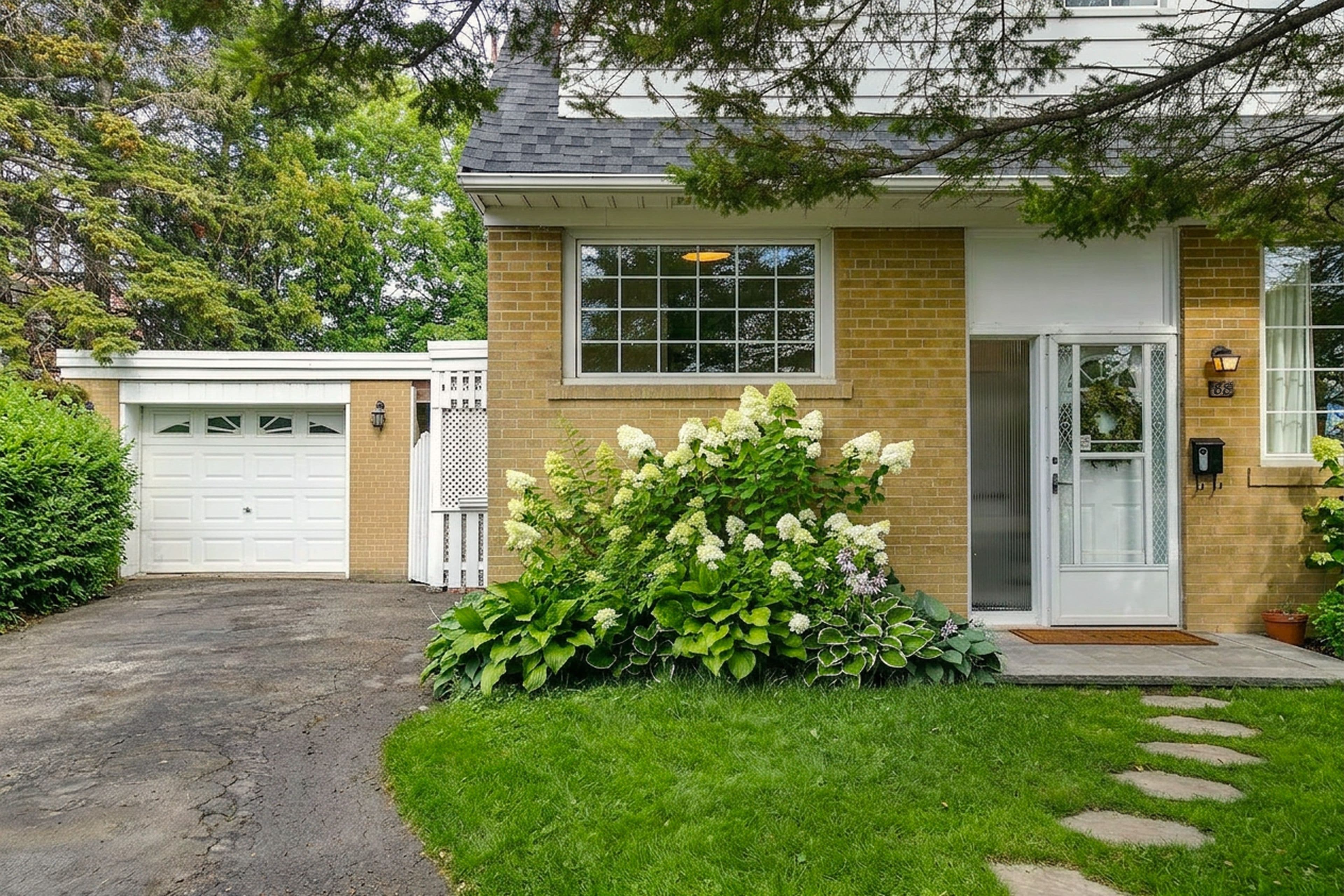 88 Sabrina Dr Drive, Toronto W09, ON M9R 2J9