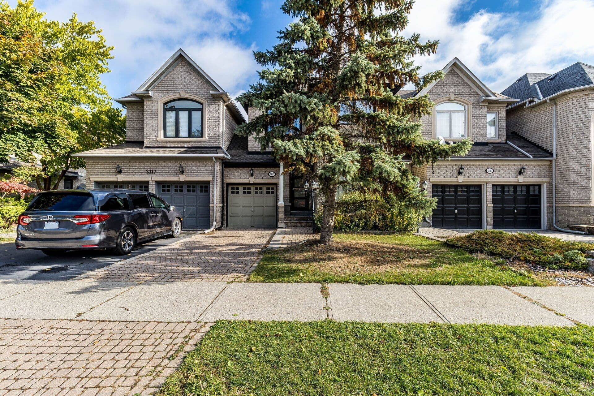 2115 Pinevalley Crescent, Oakville, ON L6H 6L8