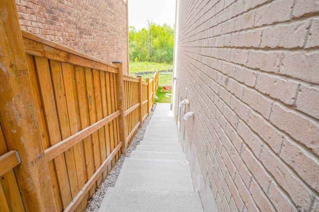 1040 Foxtail Crescent, Pickering, ON L1X 0E7