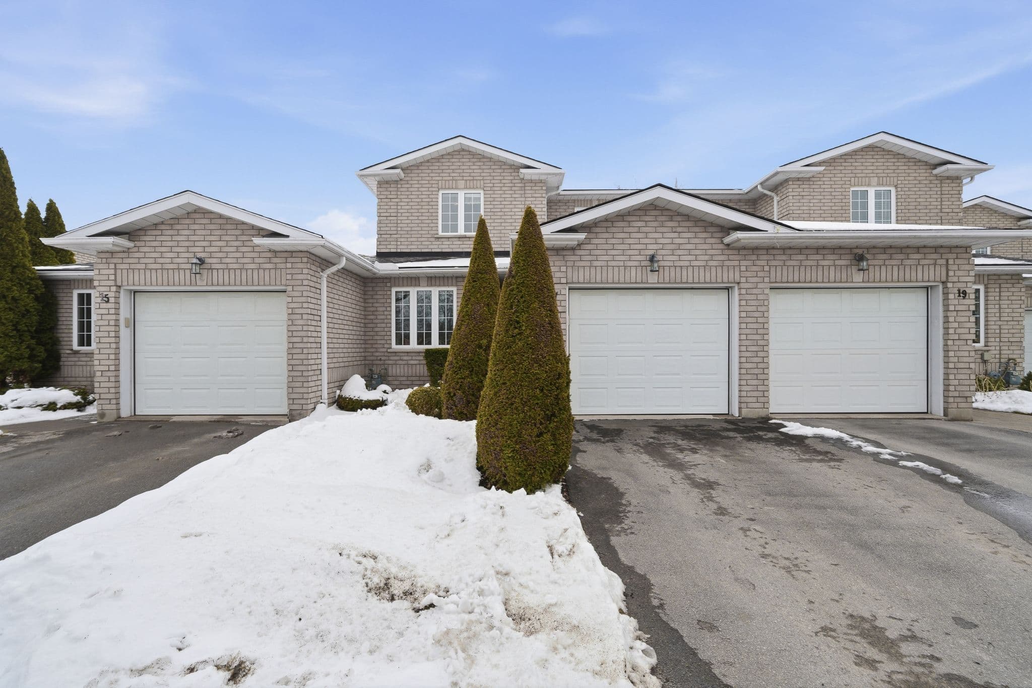 17 Pinegrove Court, Belleville, ON K8N 5X9