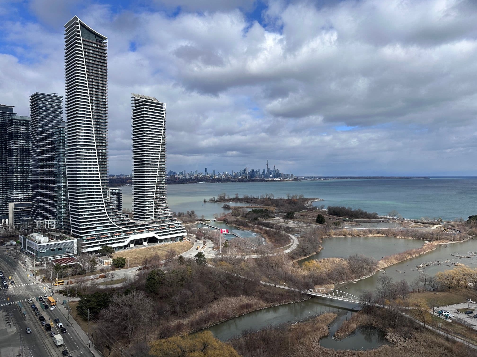 2240 Lakeshore Boulevard W 2707, Toronto W06, ON M8V 0B1