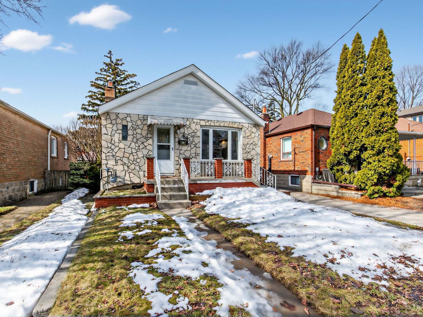 84 St Hubert Avenue, Toronto E03, ON M4J 3Z5