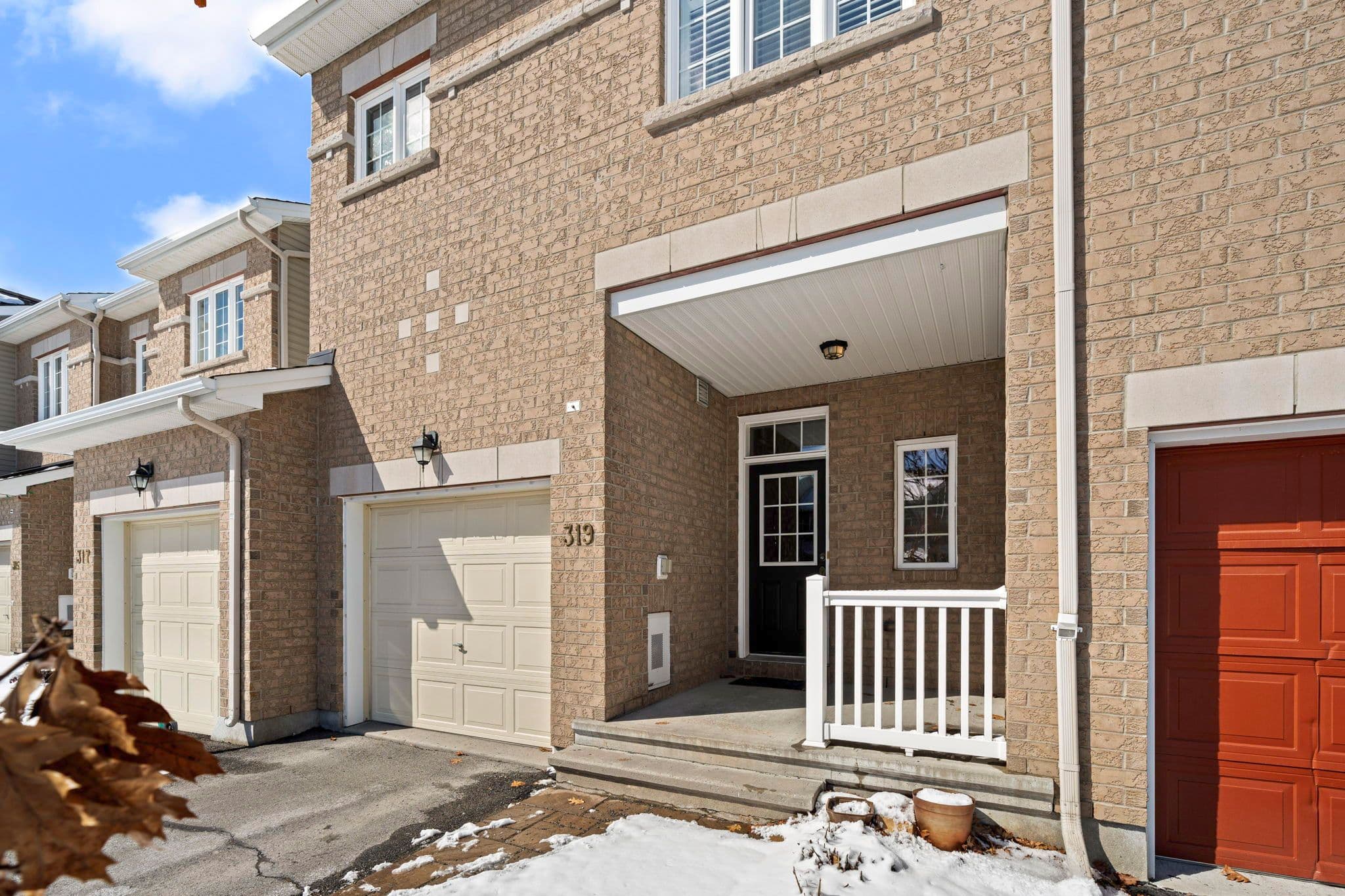 319 Kingbrook Drive, Kanata, ON K2M 0G1