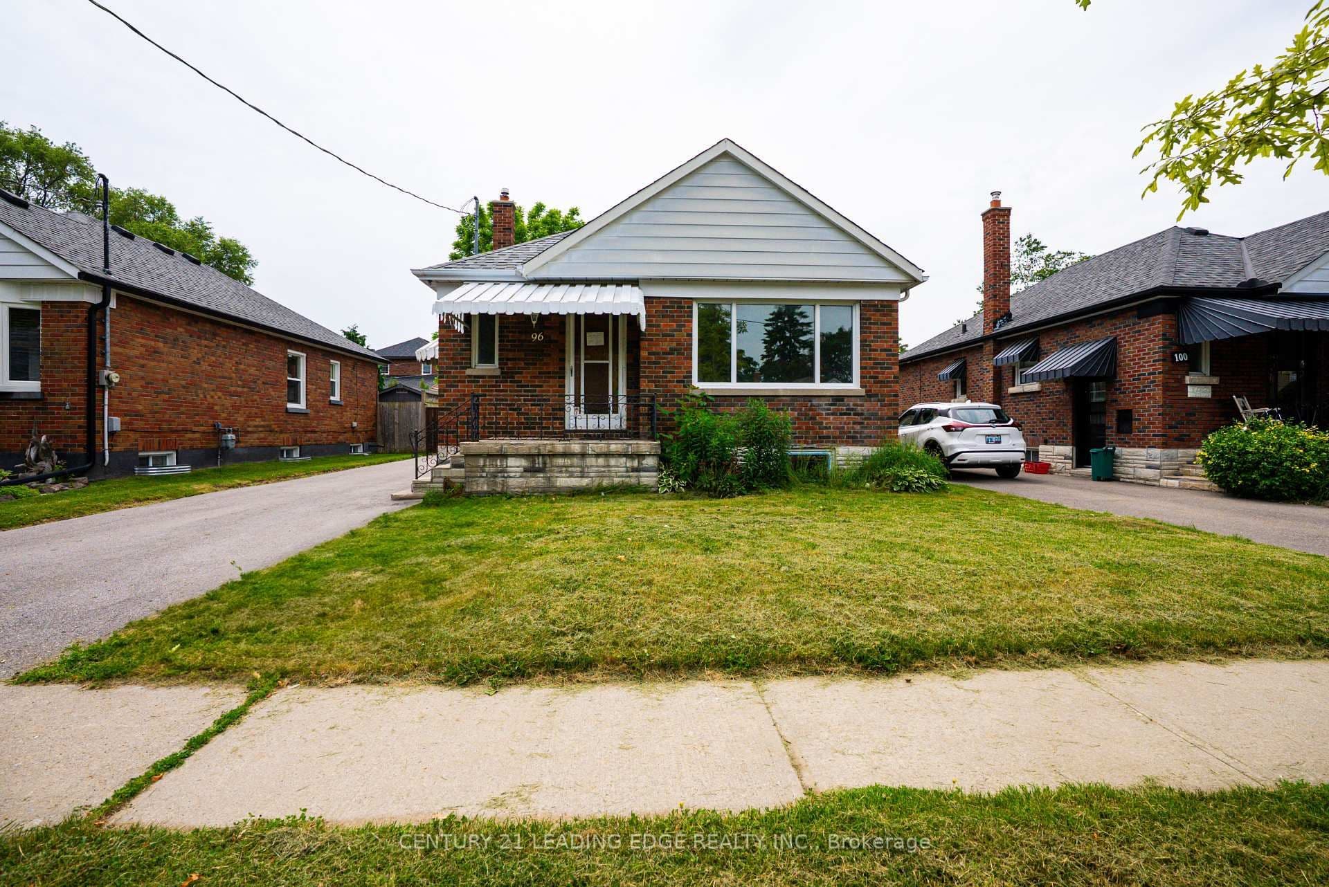 96 Oakes Avenue, Oshawa, ON L1G 6C6
