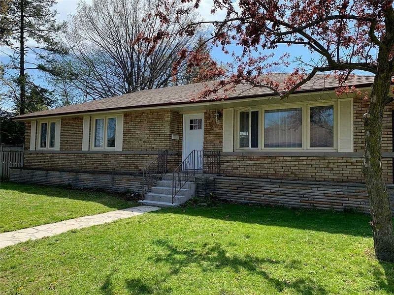 2 Sevenoaks Avenue, Toronto W07, ON M8Z 3P7