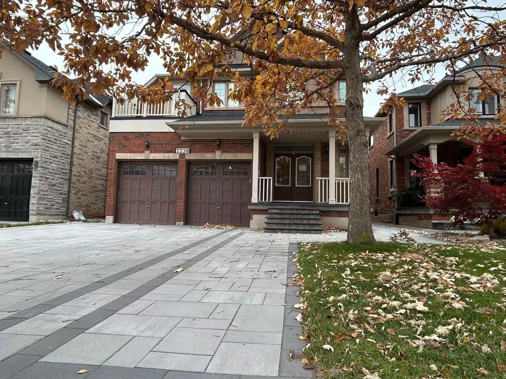 2238 Gladacres Lane, Oakville, ON L6M 0G3