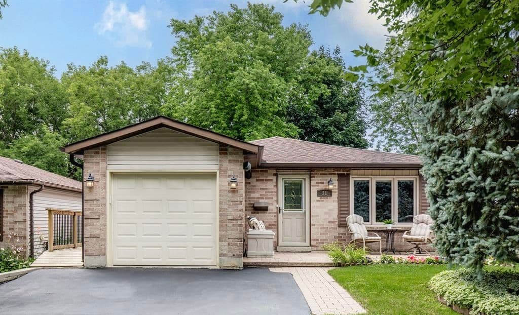 21 Maitland Drive, Barrie, ON L4M 5W1