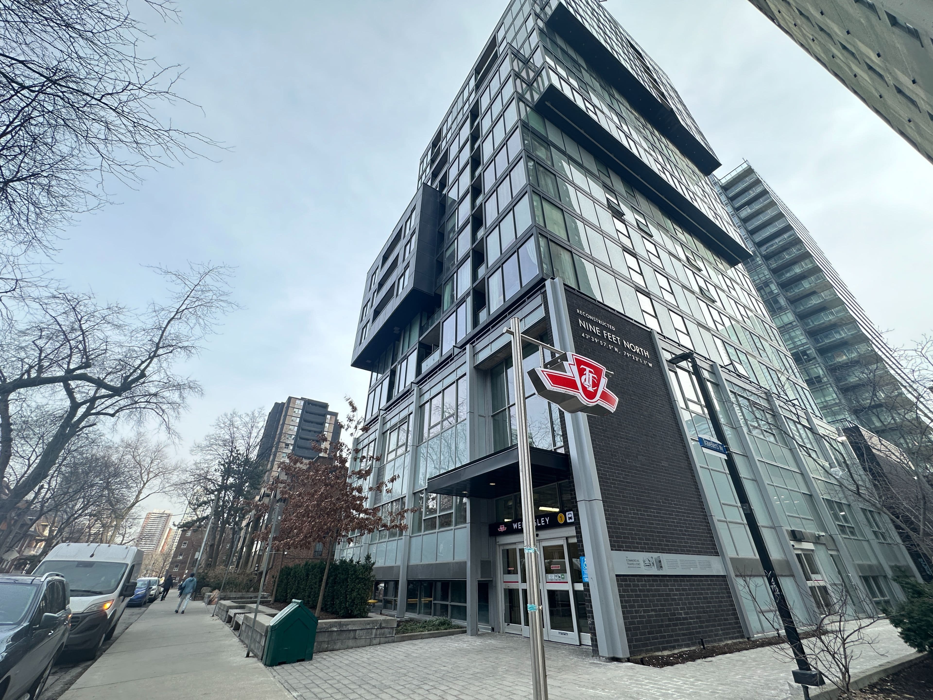 17 Dundonald Street 1703, Toronto C08, ON M4Y 0E4