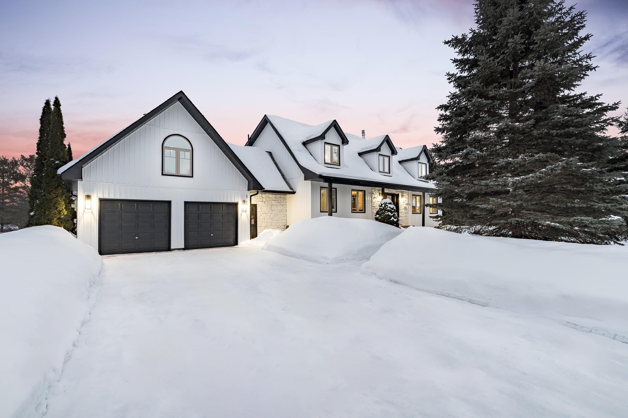 3 Matthew Court, Wasaga Beach, ON L9Z 1J5