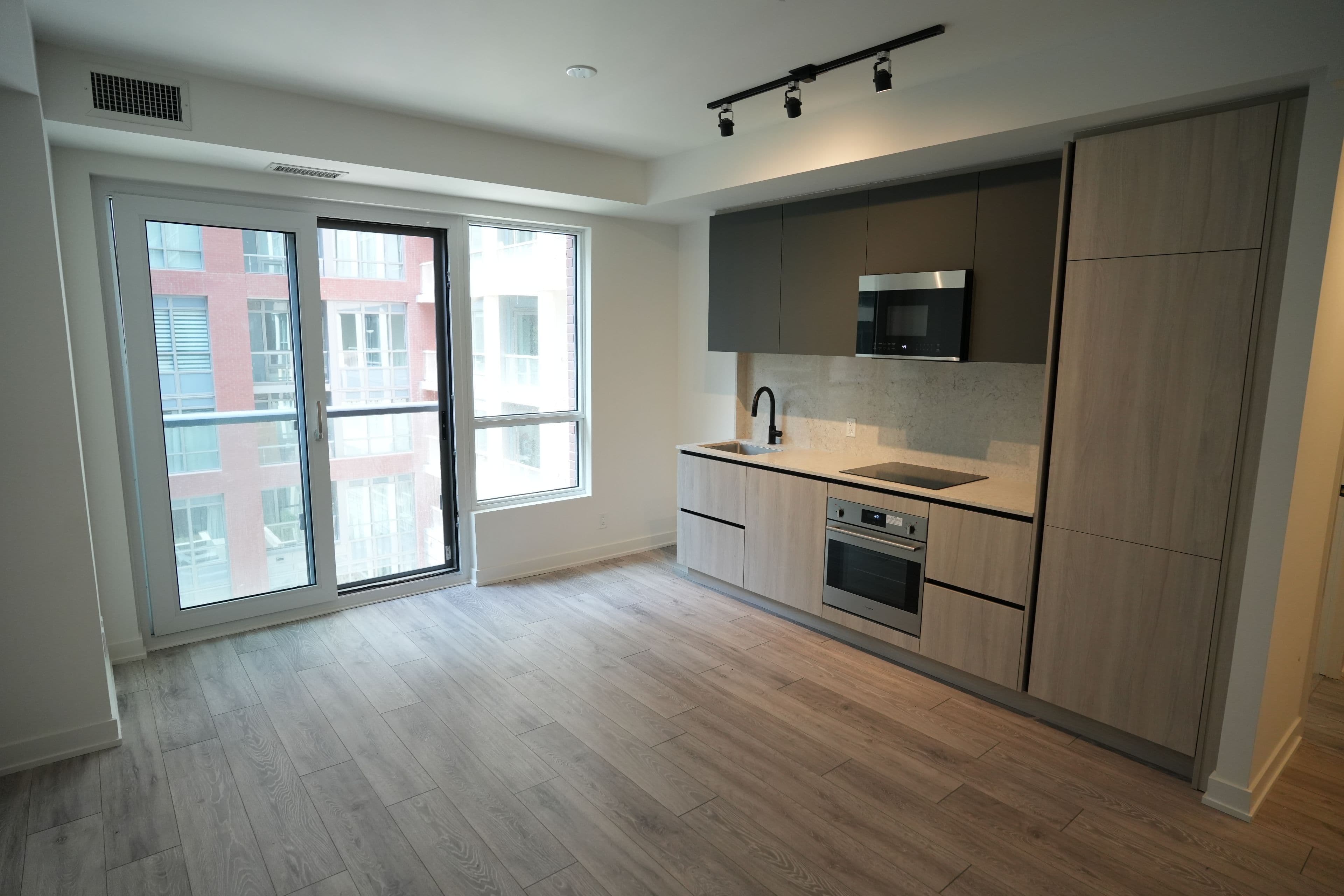 108 Peter Street 709, Toronto C01, ON M5V 0W2