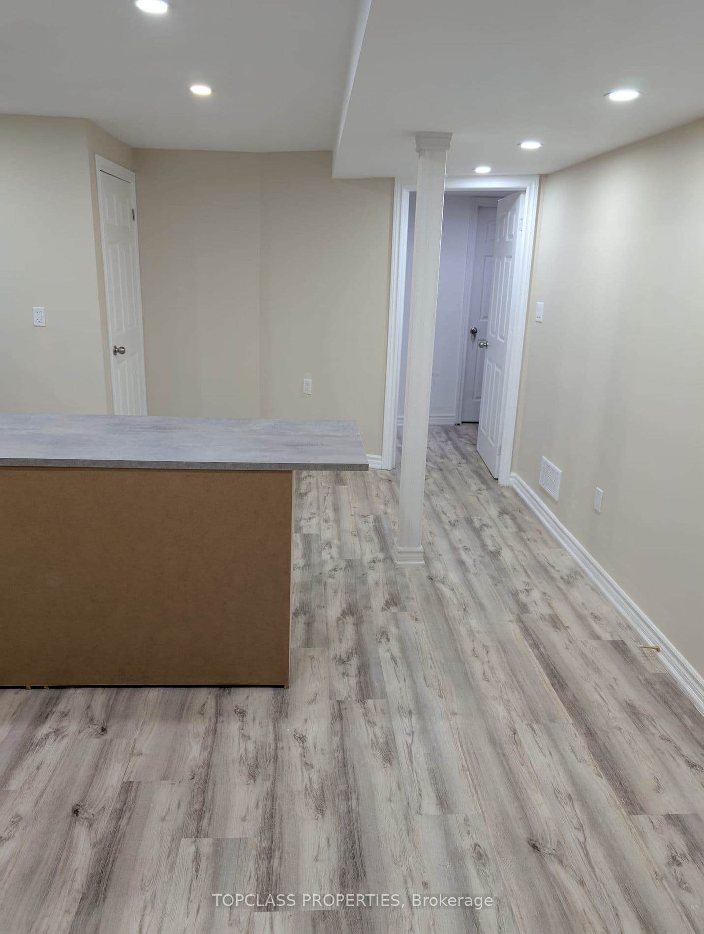 76 Samandria Avenue, Whitby, ON L1R 3G5