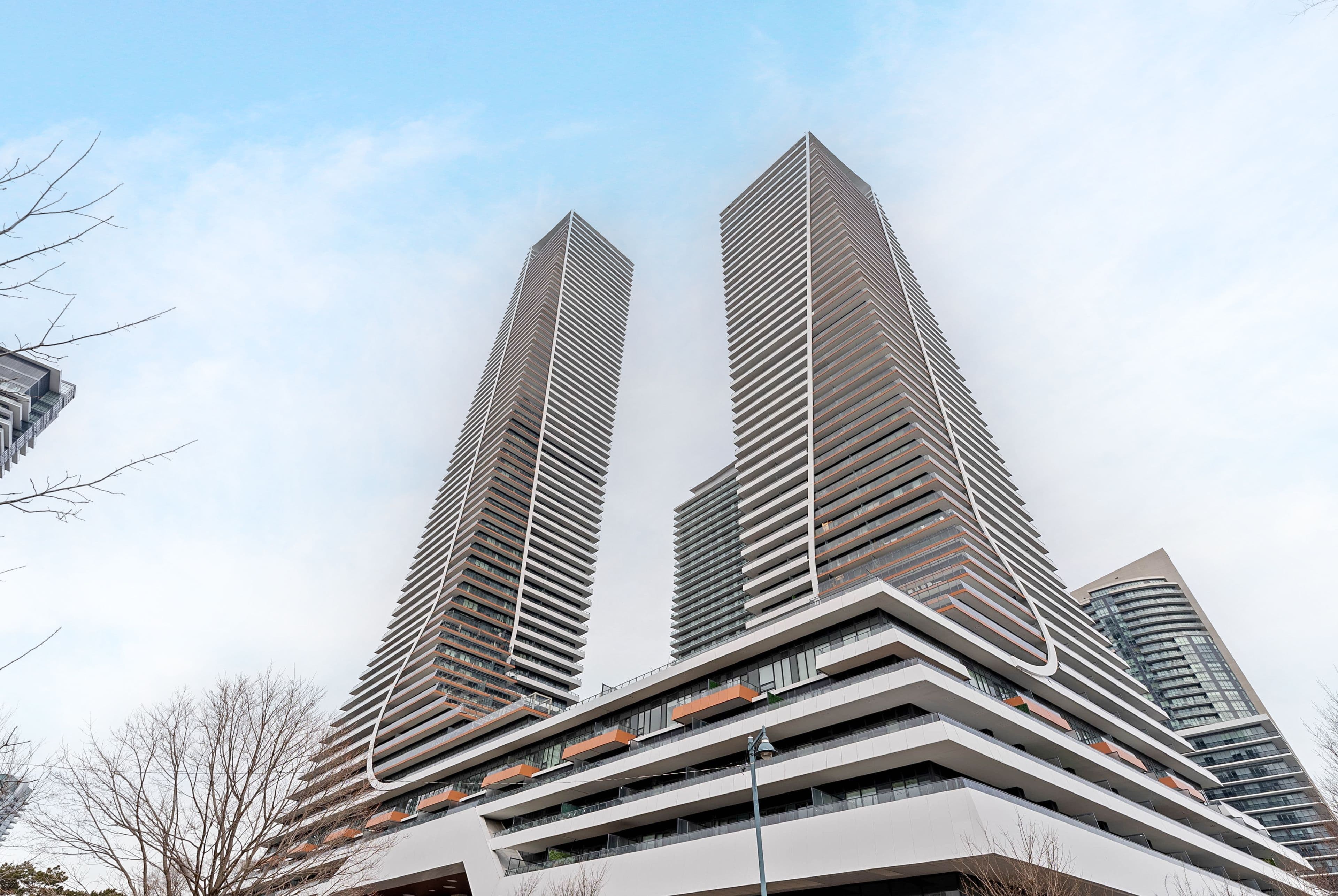 30 Shore Breeze Drive 1614, Toronto W06, ON M8V 0J1