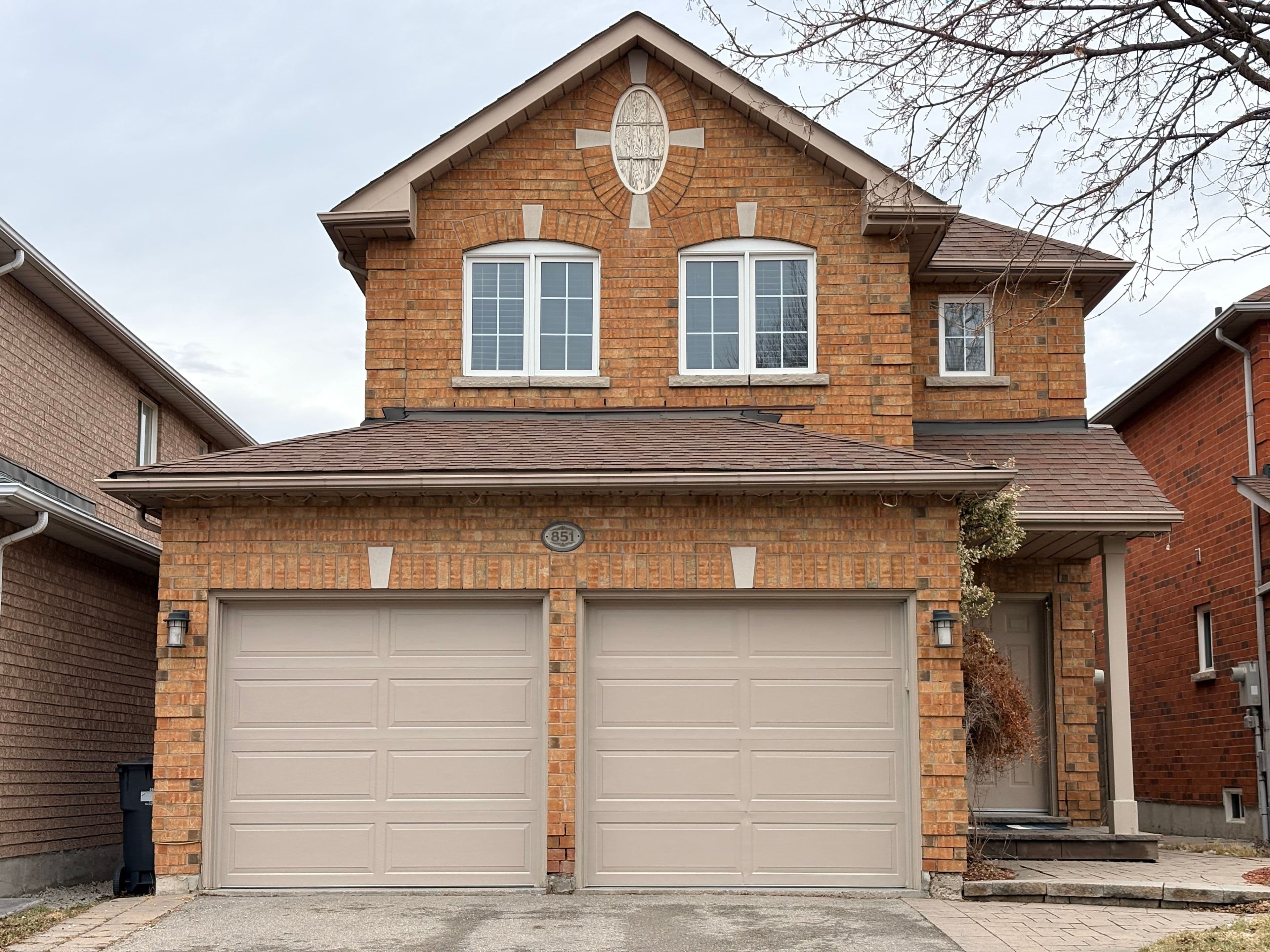 851 Clemens Crescent, Mississauga, ON L5V 2S8