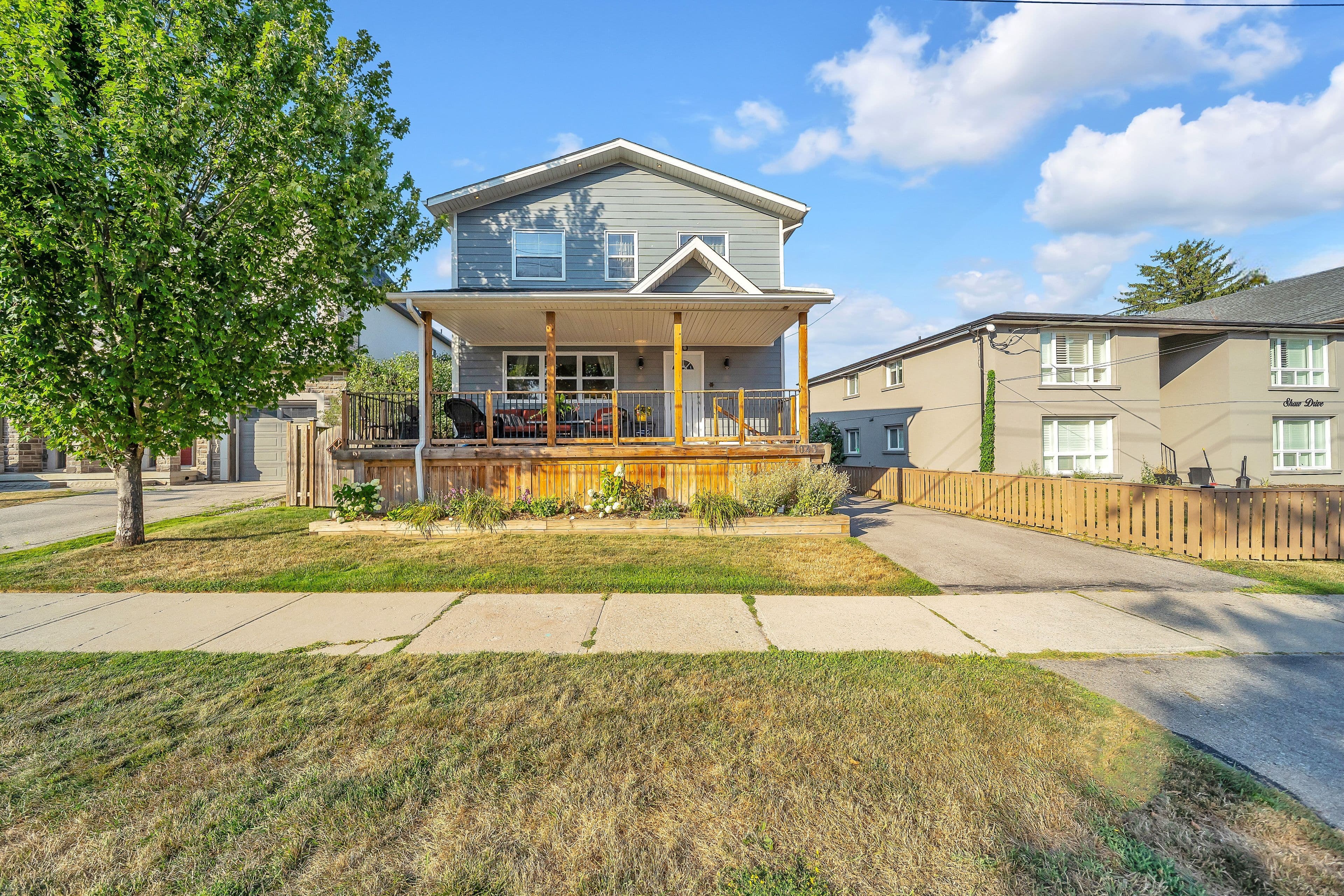 1043 Shaw Drive, Mississauga, ON L5G 3Z3