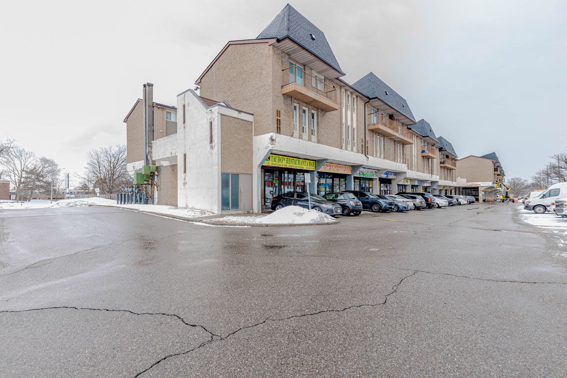 40 Rexdale Boulevard 3, Toronto W10, ON M9W 5Z3