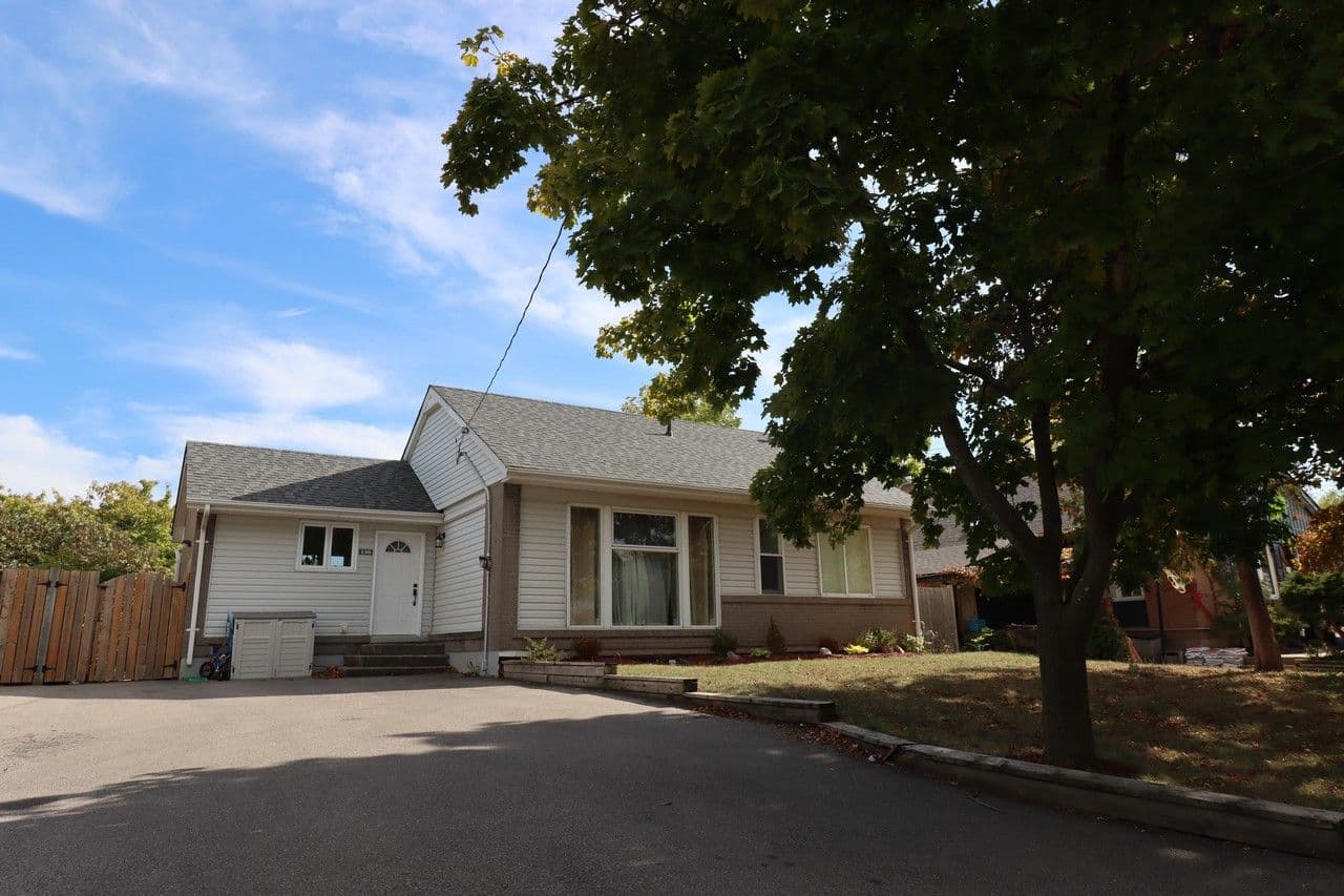 130 Mayfield Drive, Oakville, ON L6H 1K7