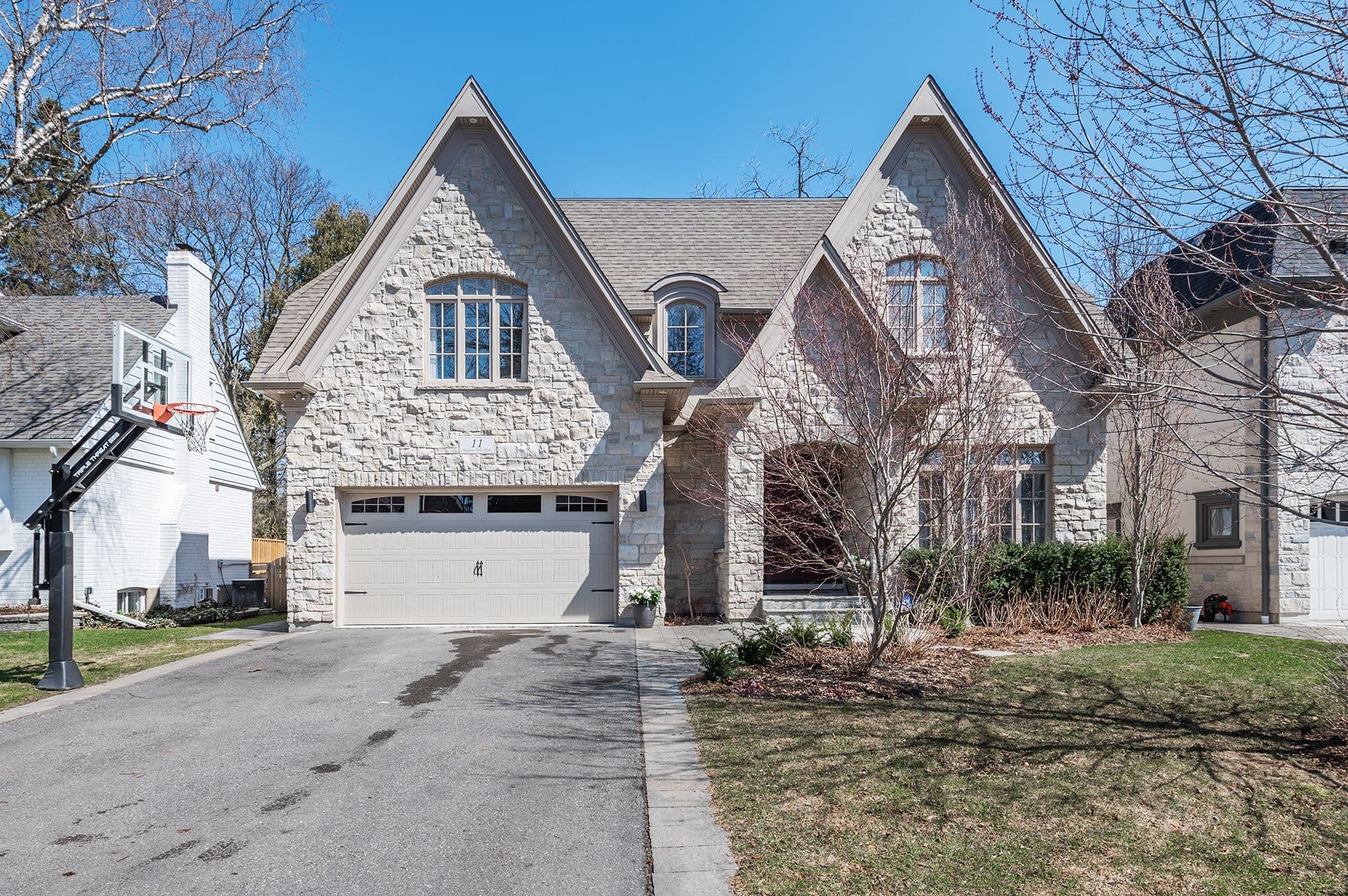 11 Chestnut Hills Parkway, Toronto W08, ON M9A 3P7