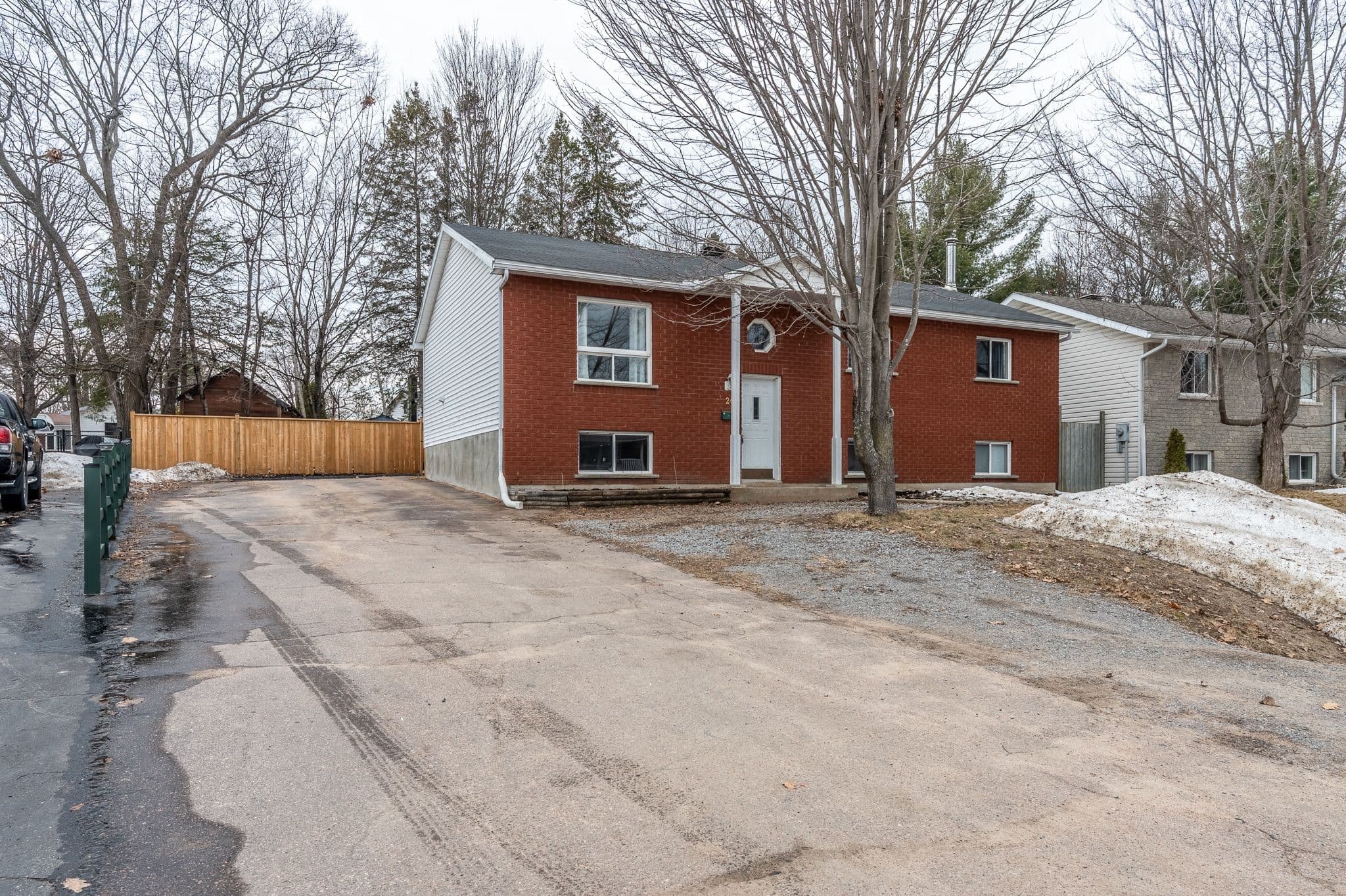 24 Earl Street, Petawawa, ON K8H 3M4